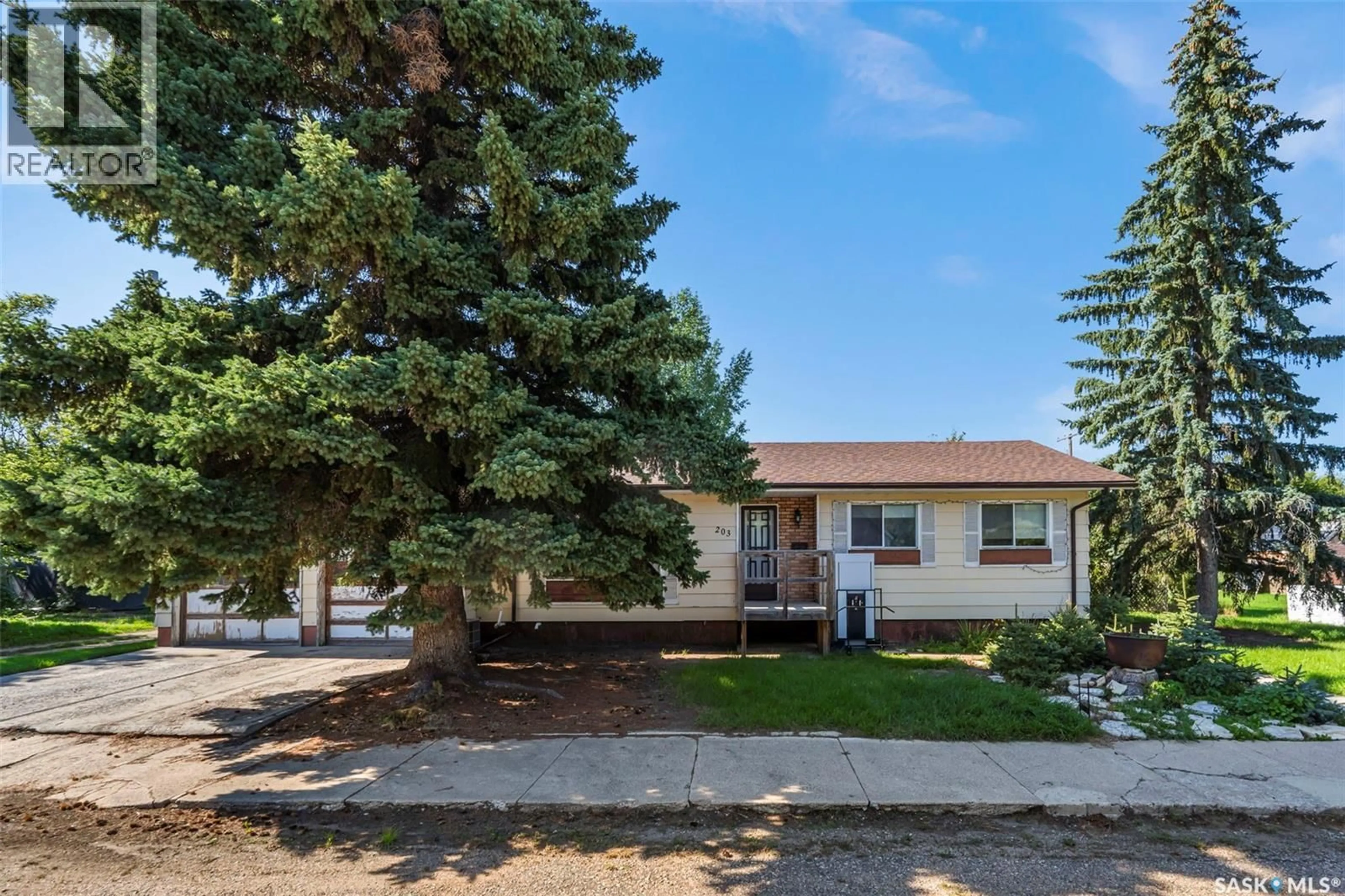 Home with vinyl exterior material, street for 203 1ST AVENUE, Harris Saskatchewan S0L1K0