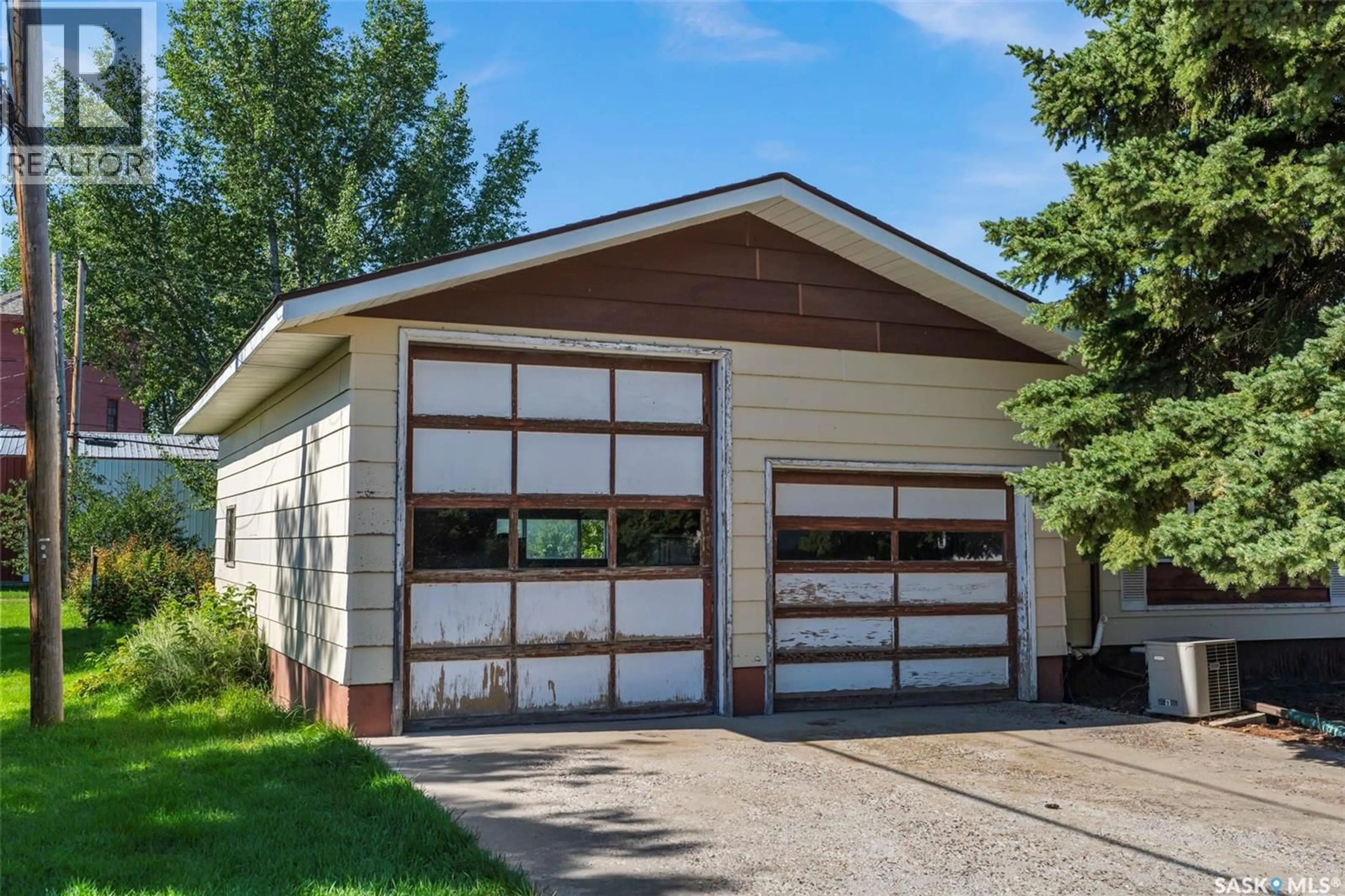 Indoor garage for 203 1ST AVENUE, Harris Saskatchewan S0L1K0