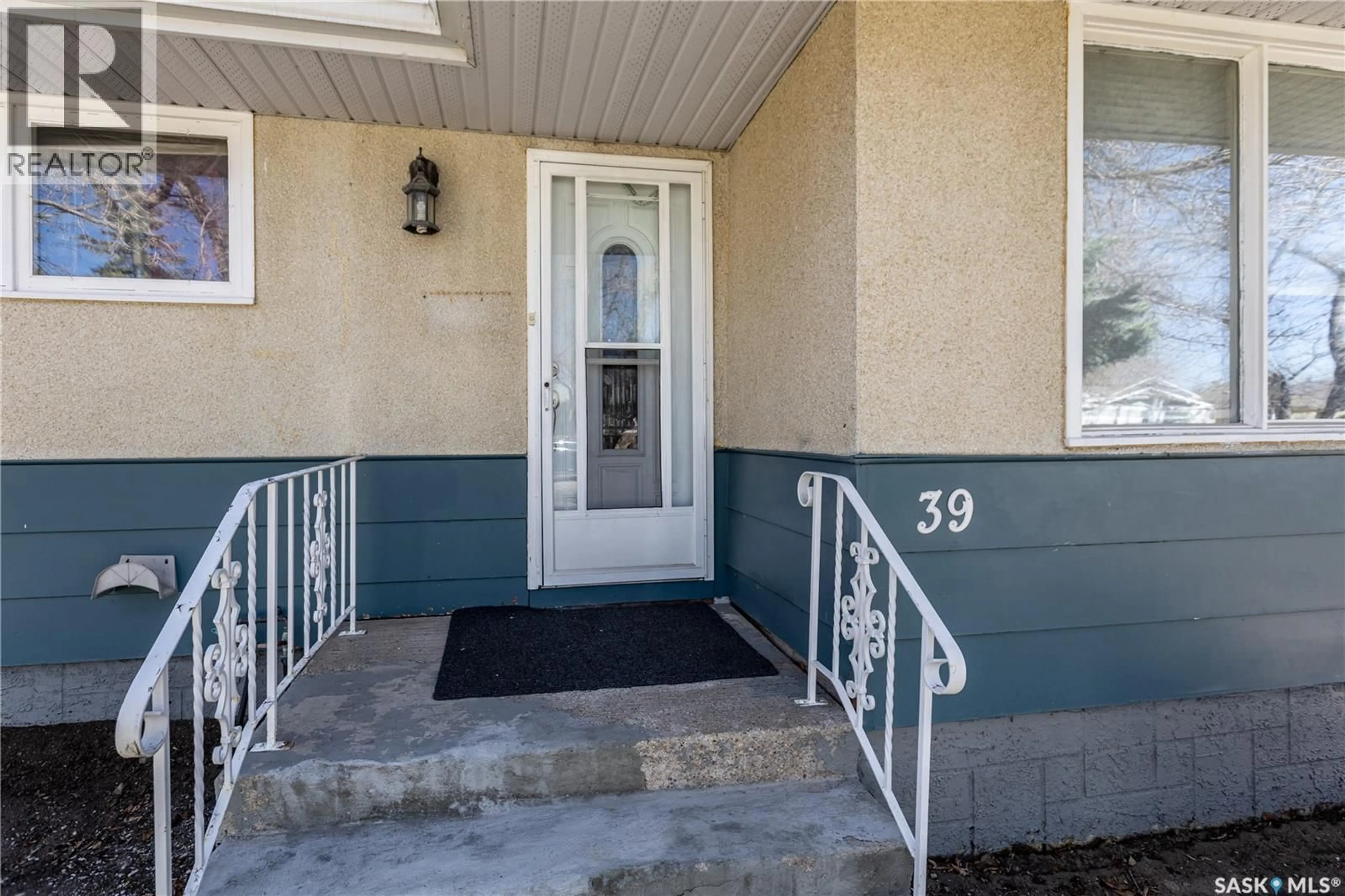 Indoor entryway for 39 FUHRMANN CRESCENT, Regina Saskatchewan S4R5S4