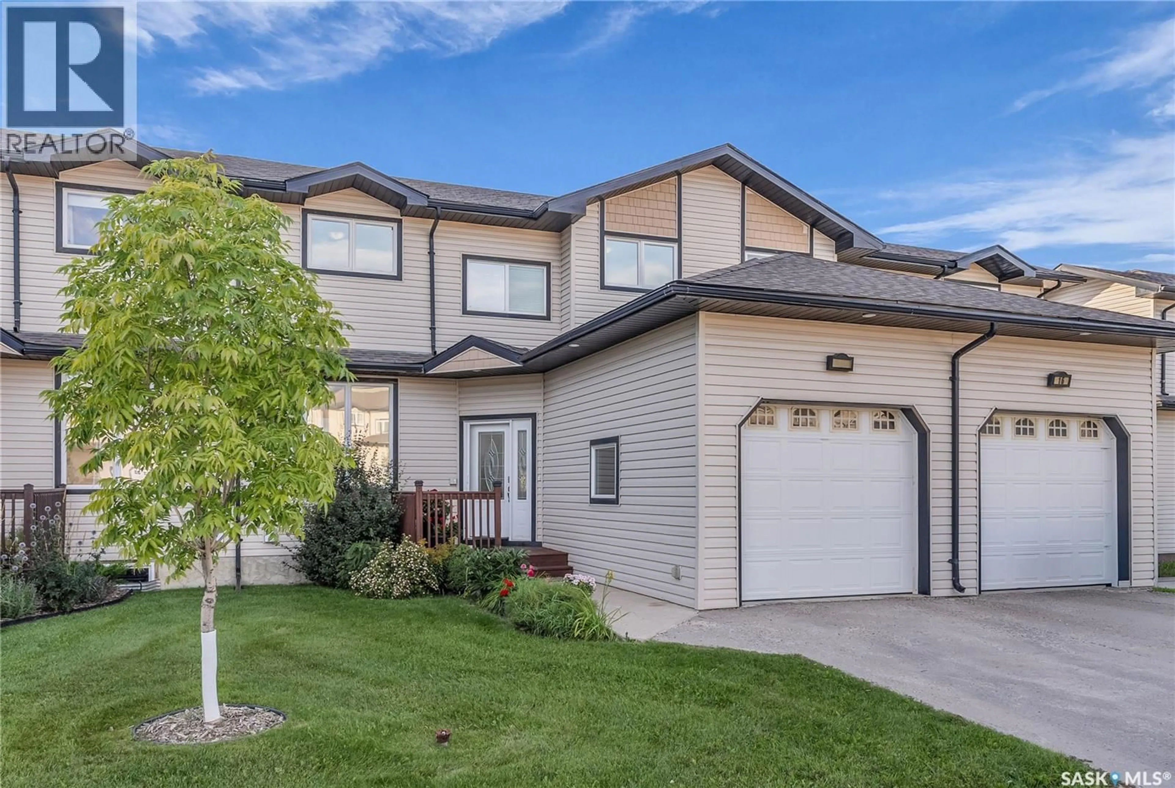 Home with vinyl exterior material, street for 14 118 HAMPTON CIRCLE, Saskatoon Saskatchewan S7R0C9