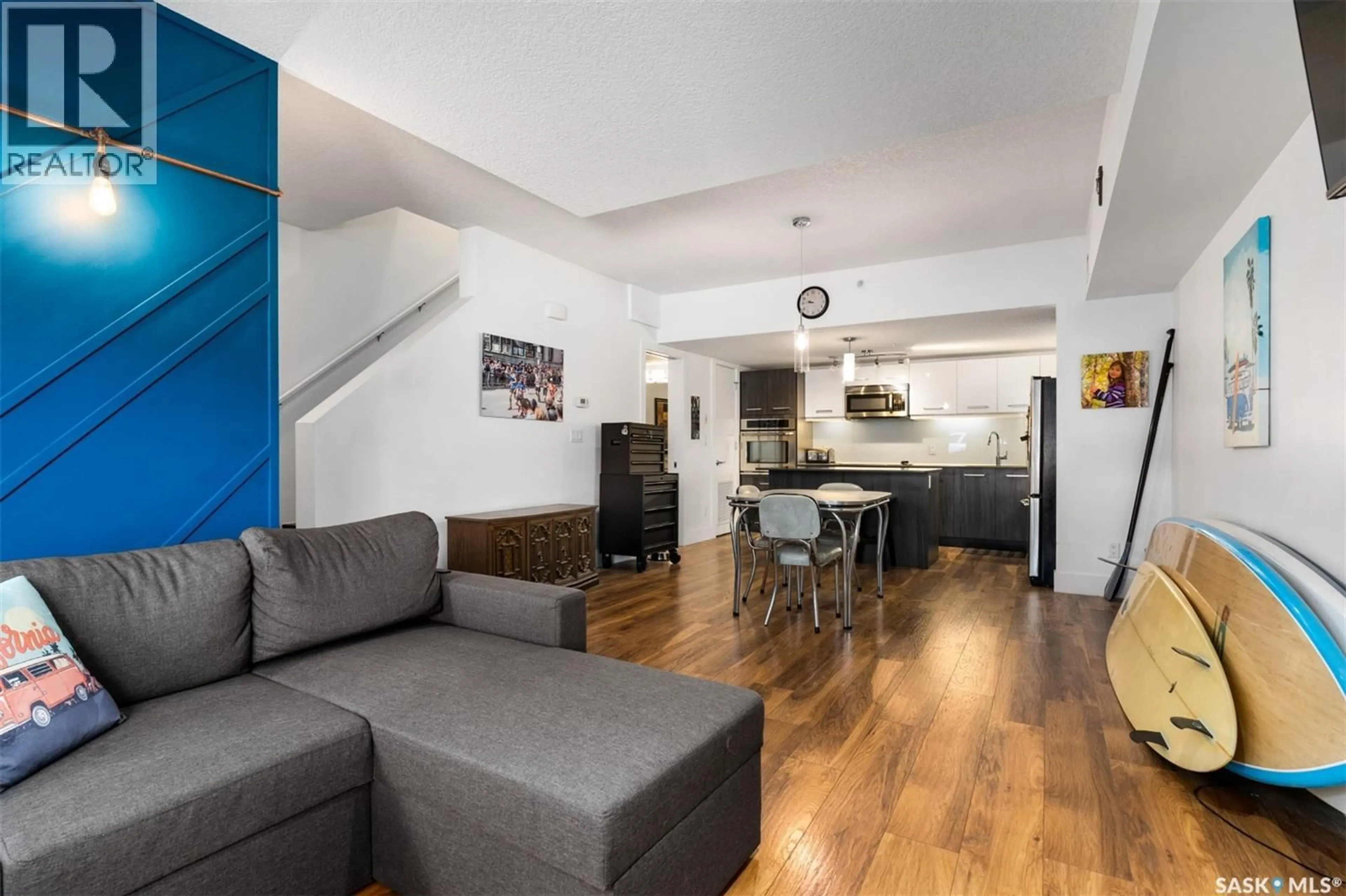 Living room with furniture, unknown for 418 C AVENUE, Saskatoon Saskatchewan S7M1N6