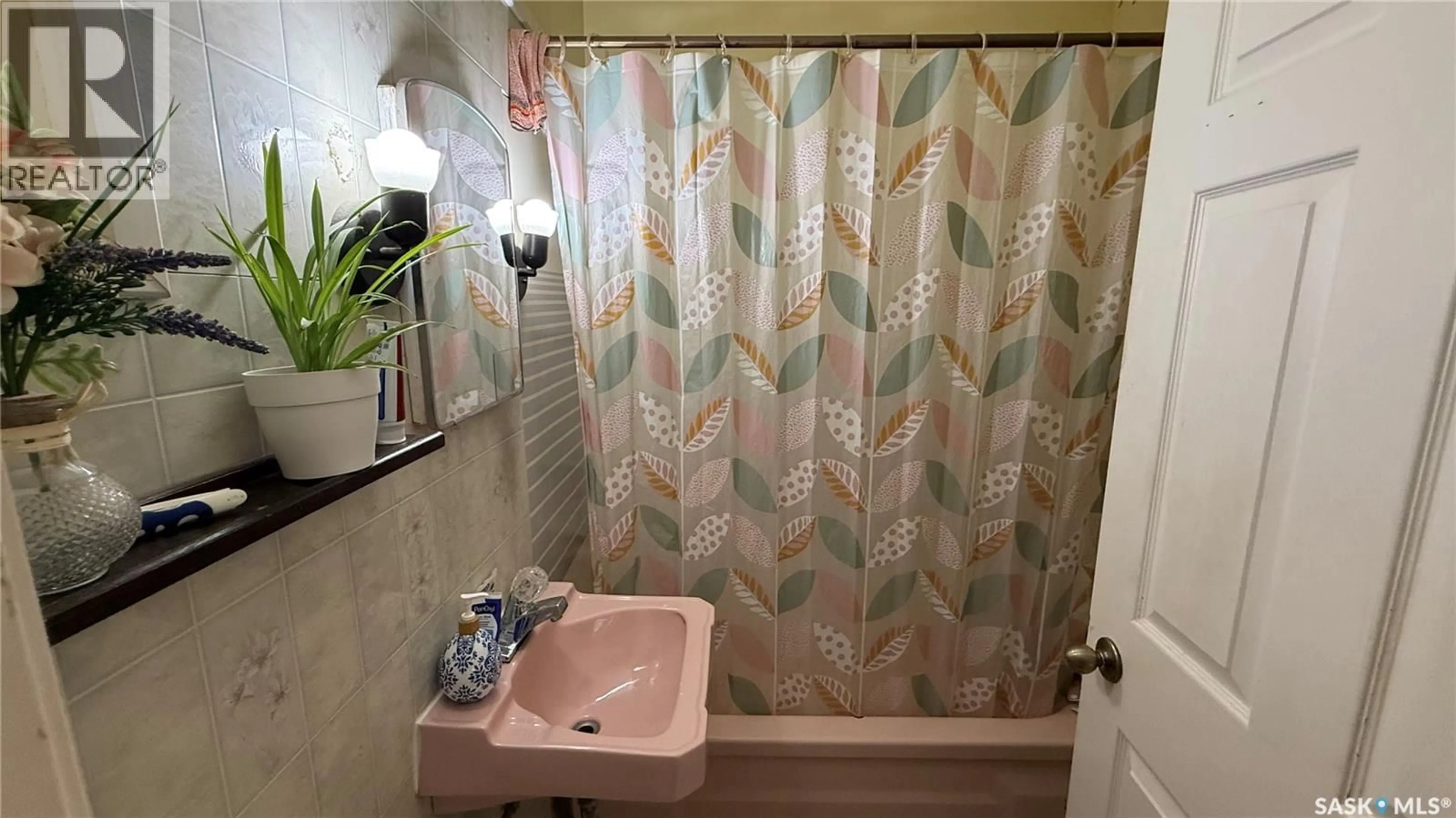 Standard bathroom, unknown for 327 BELLAMY AVENUE, Birch Hills Saskatchewan S0J0G0