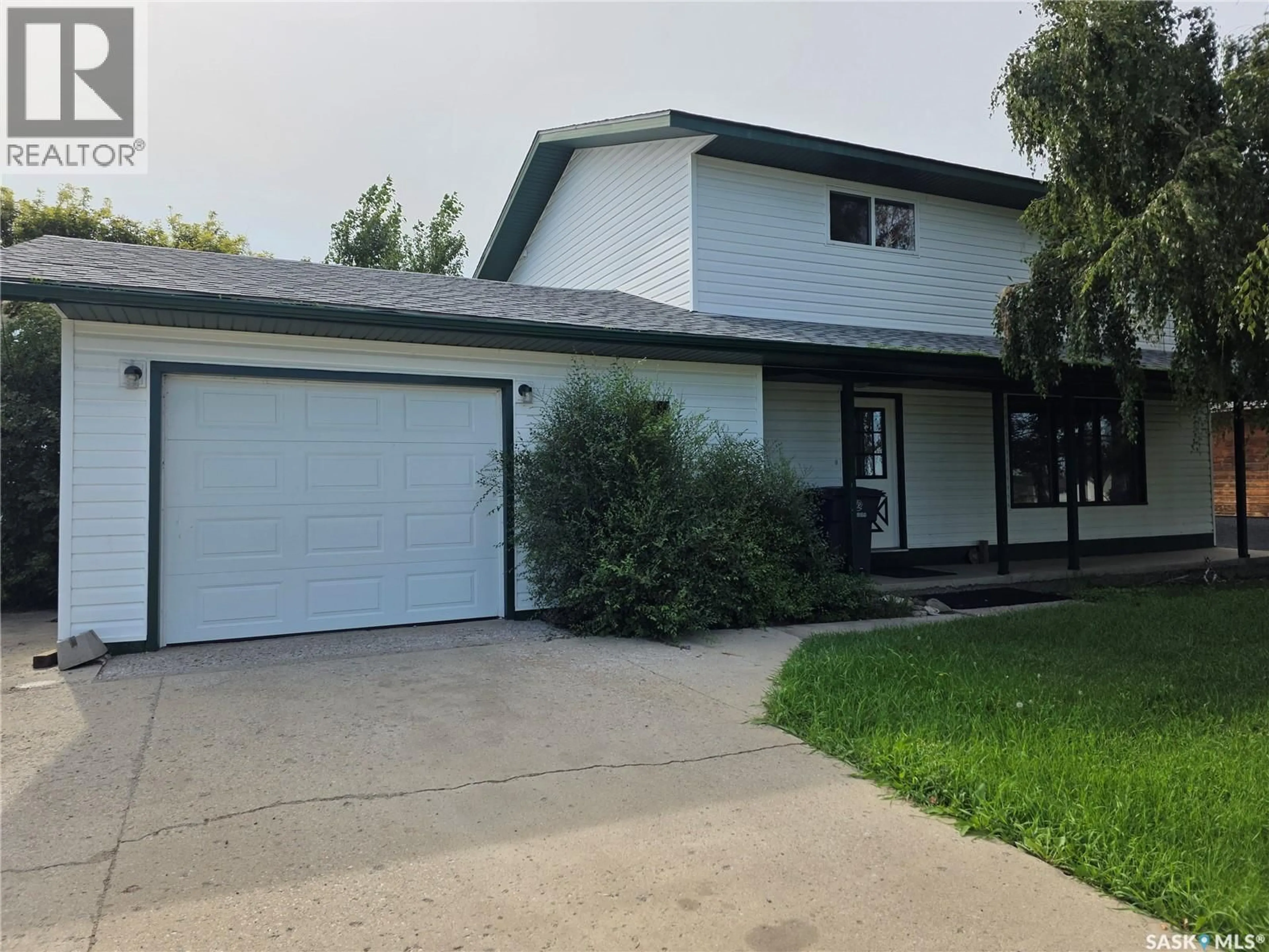 Home with vinyl exterior material, street for 47 TUFTS CRESCENT, Outlook Saskatchewan S0L2N0