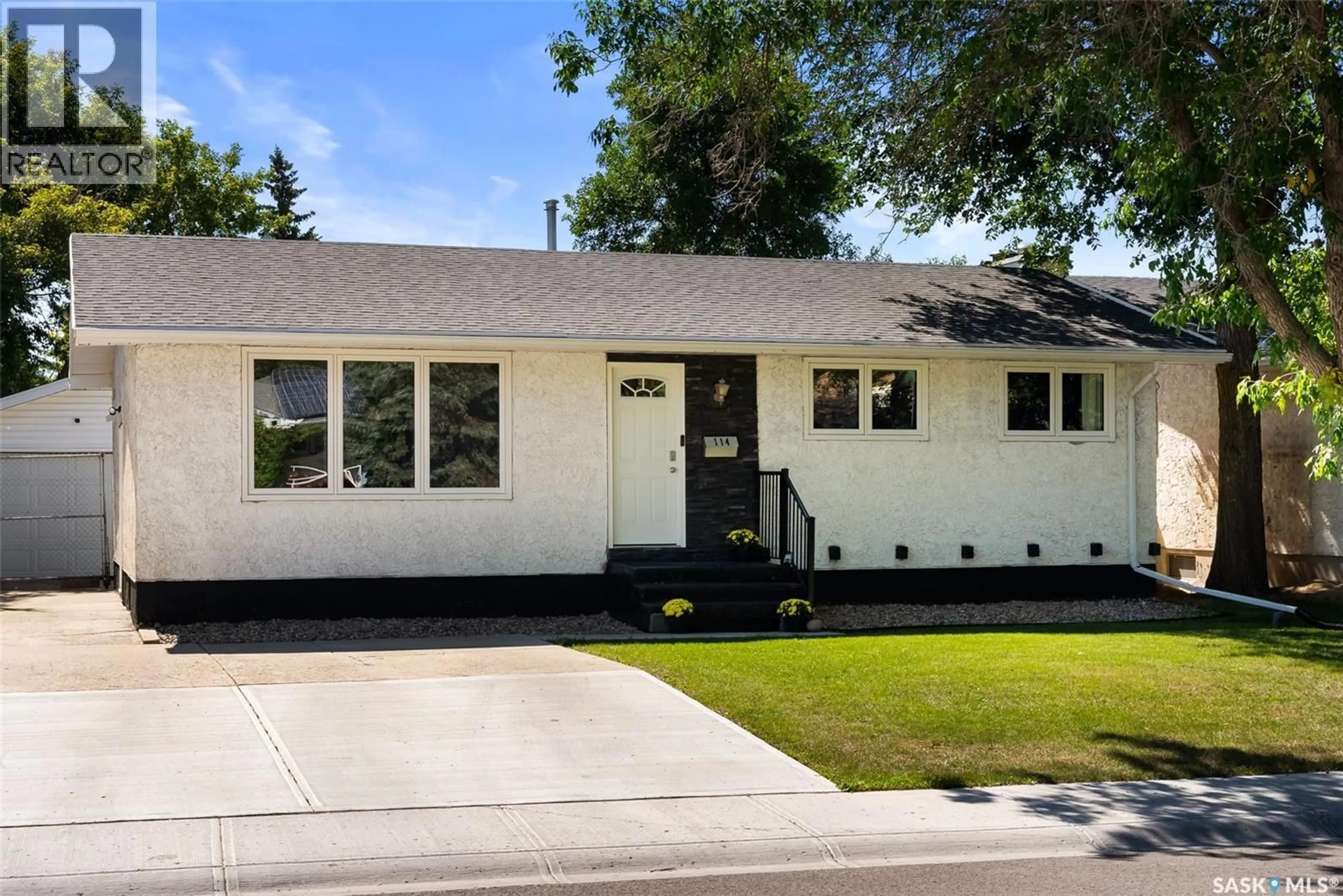 Home with vinyl exterior material, street for 114 MACKENZIE CRESCENT, Regina Saskatchewan S4N5G5