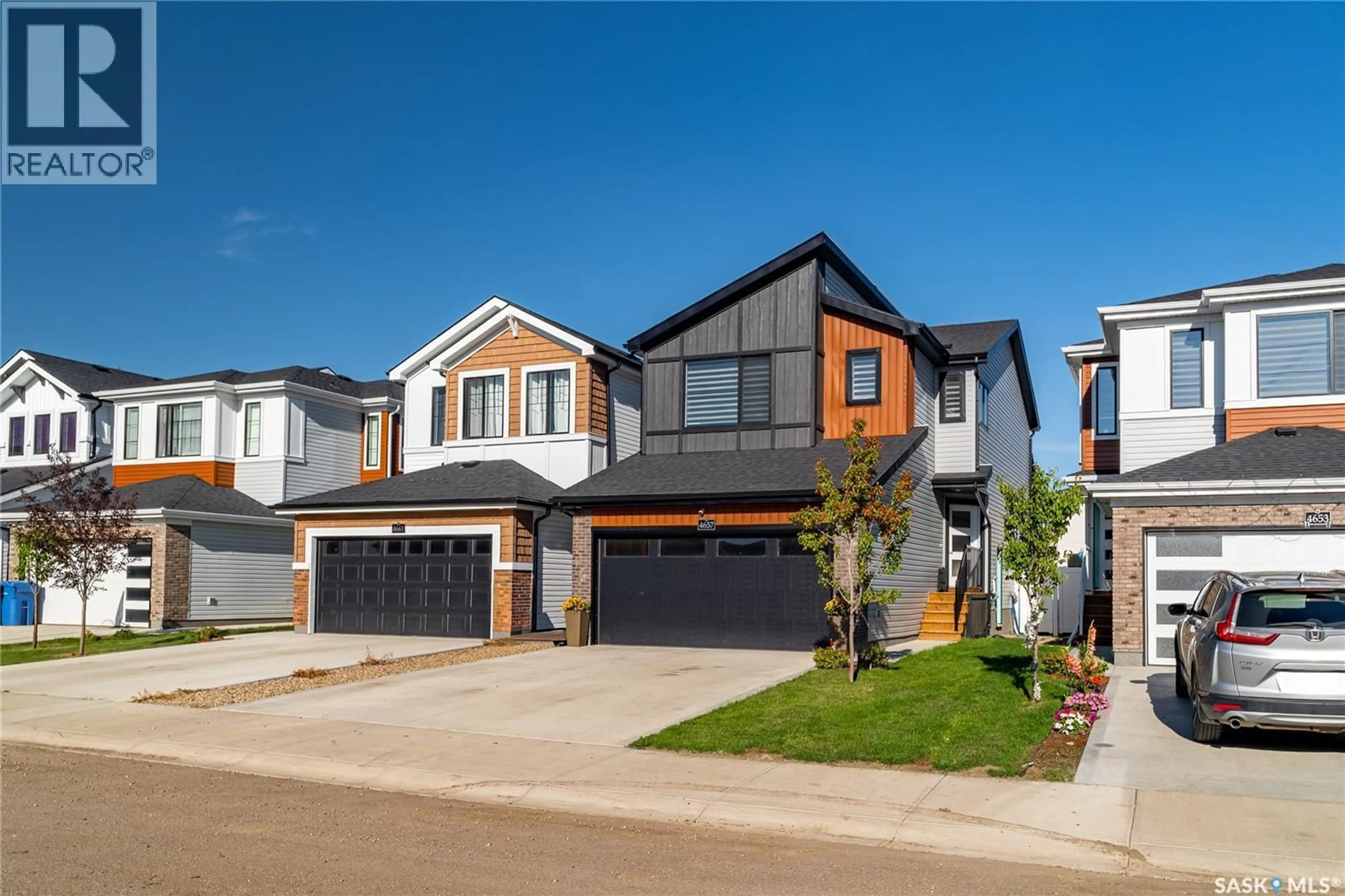 Home with vinyl exterior material, street for 4657 FERNDALE CRESCENT, Regina Saskatchewan S4V4A1