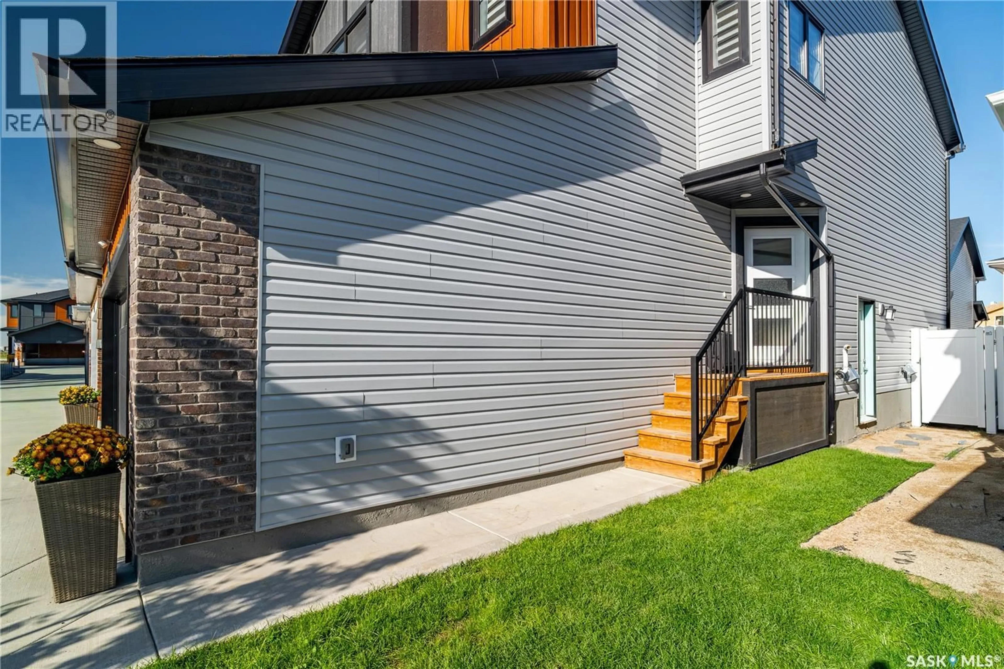 Home with vinyl exterior material, street for 4657 FERNDALE CRESCENT, Regina Saskatchewan S4V4A1