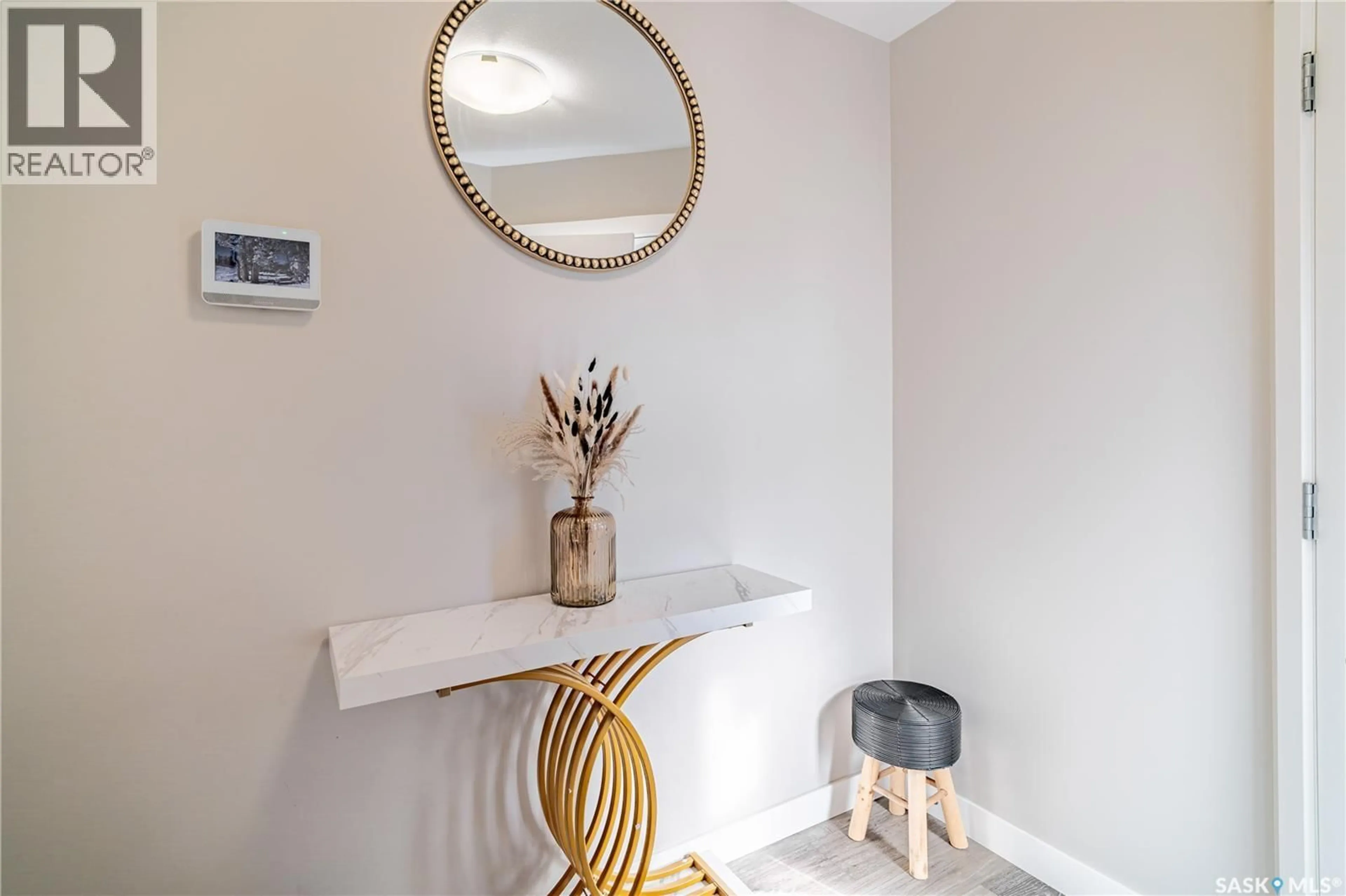 Indoor entryway for 4657 FERNDALE CRESCENT, Regina Saskatchewan S4V4A1