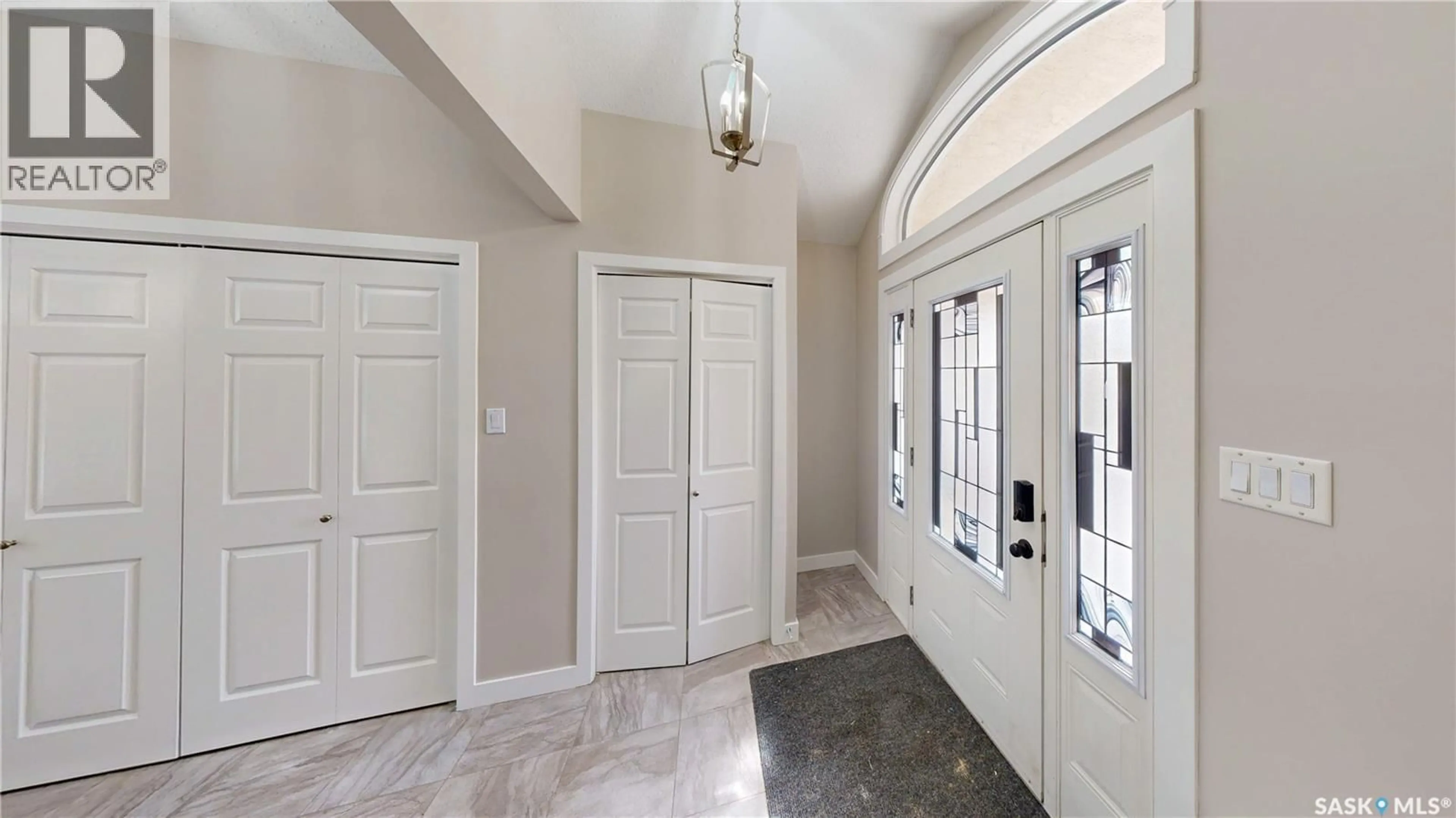 Indoor entryway for 5006 WASCANA VISTA COURT, Regina Saskatchewan S4V2S2