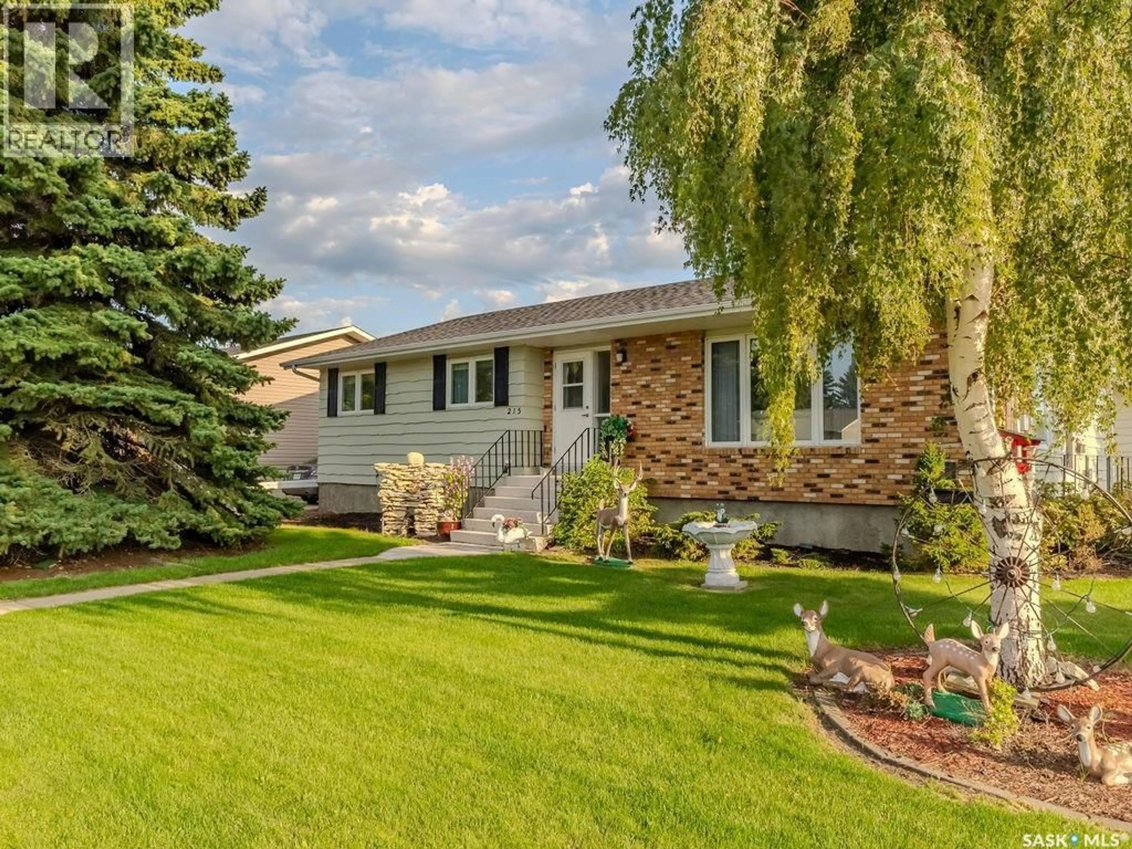 Home with vinyl exterior material, street for 215 7TH STREET, Wakaw Saskatchewan S0K4P0