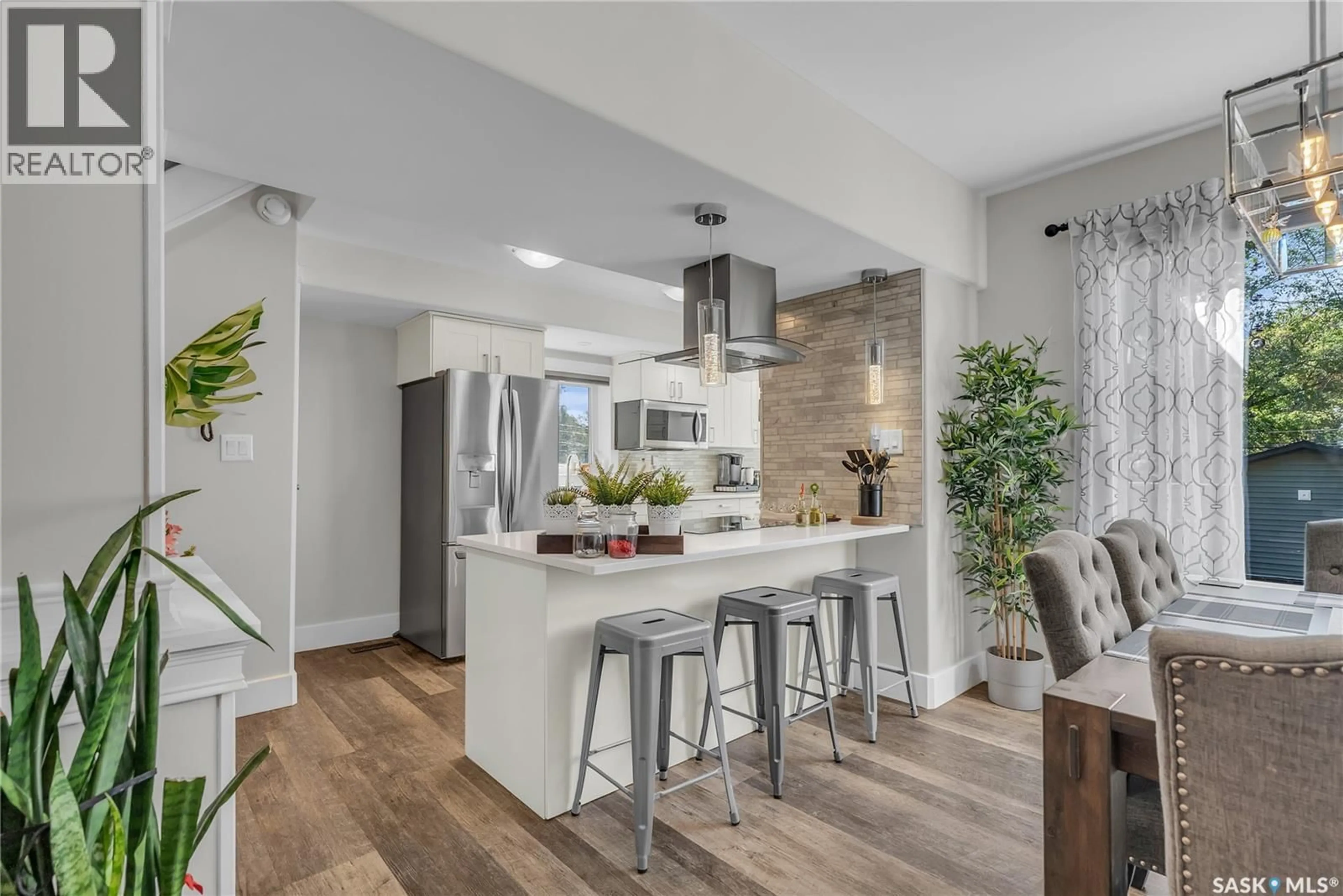 Open concept kitchen, unknown for 211 28TH STREET, Saskatoon Saskatchewan S7L0K4
