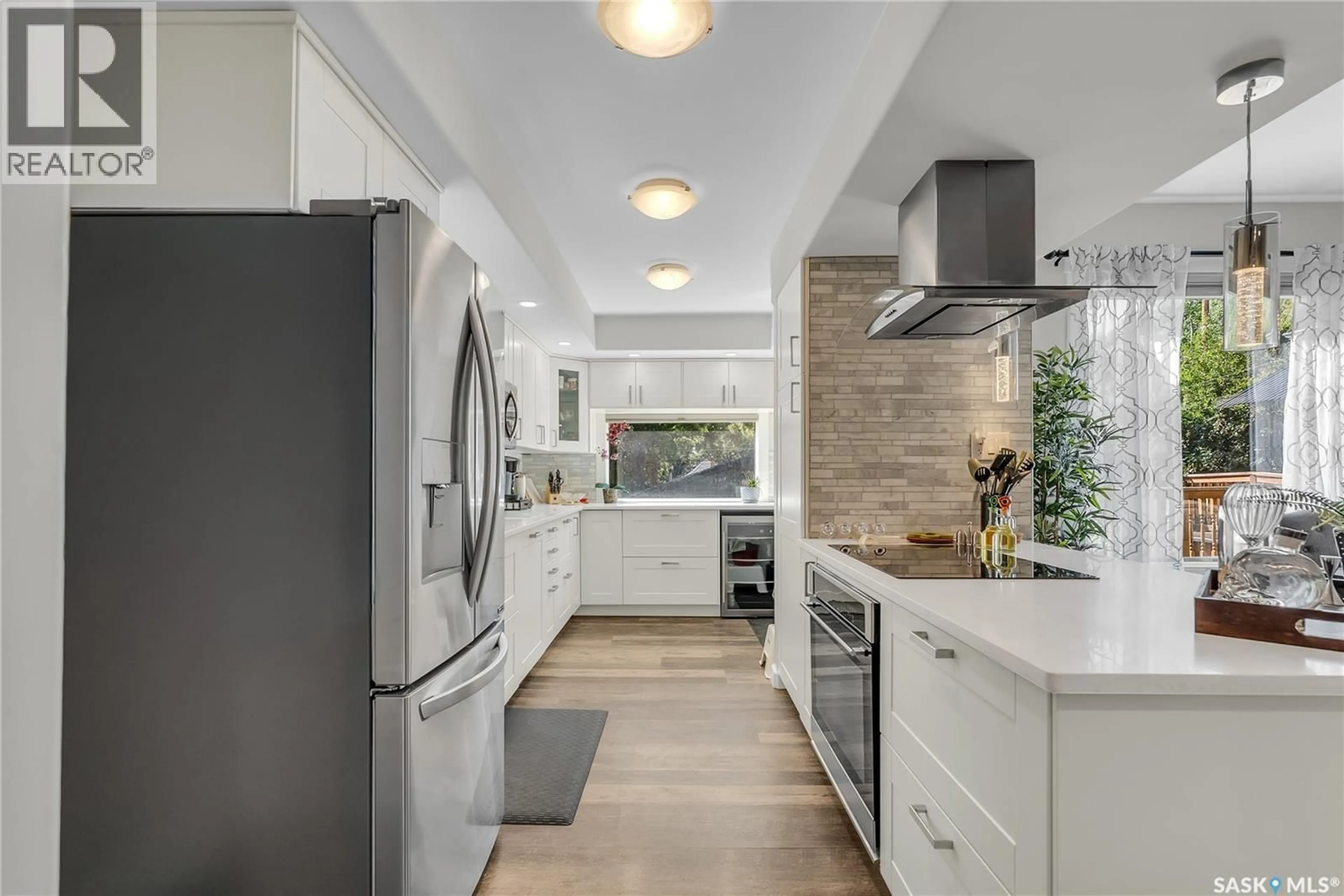 Contemporary kitchen, ceramic/tile floor for 211 28TH STREET, Saskatoon Saskatchewan S7L0K4