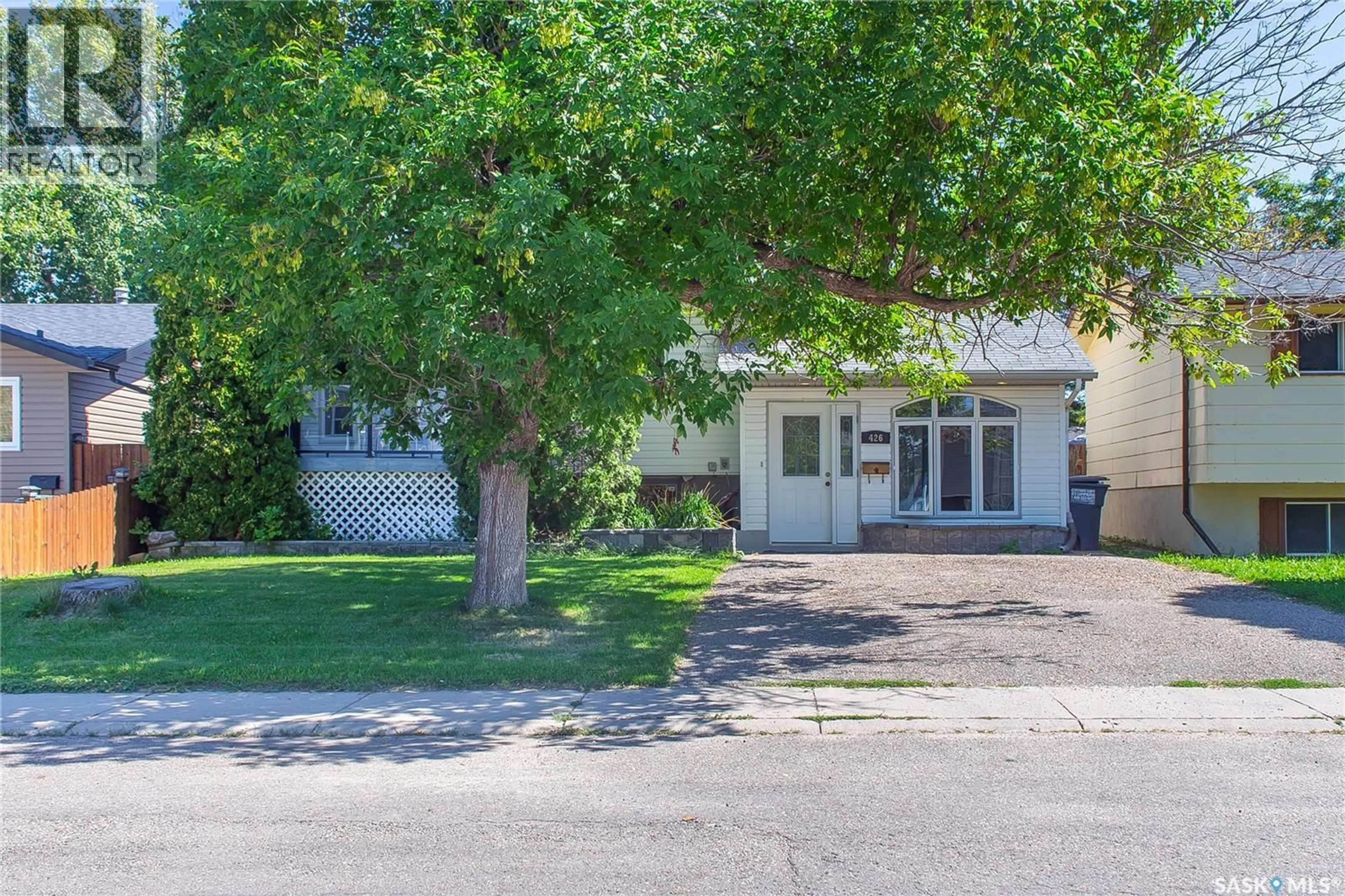 A pic from outside/outdoor area/front of a property/back of a property/a pic from drone, street for 426 VANIER CRESCENT, Saskatoon Saskatchewan S7L5J1