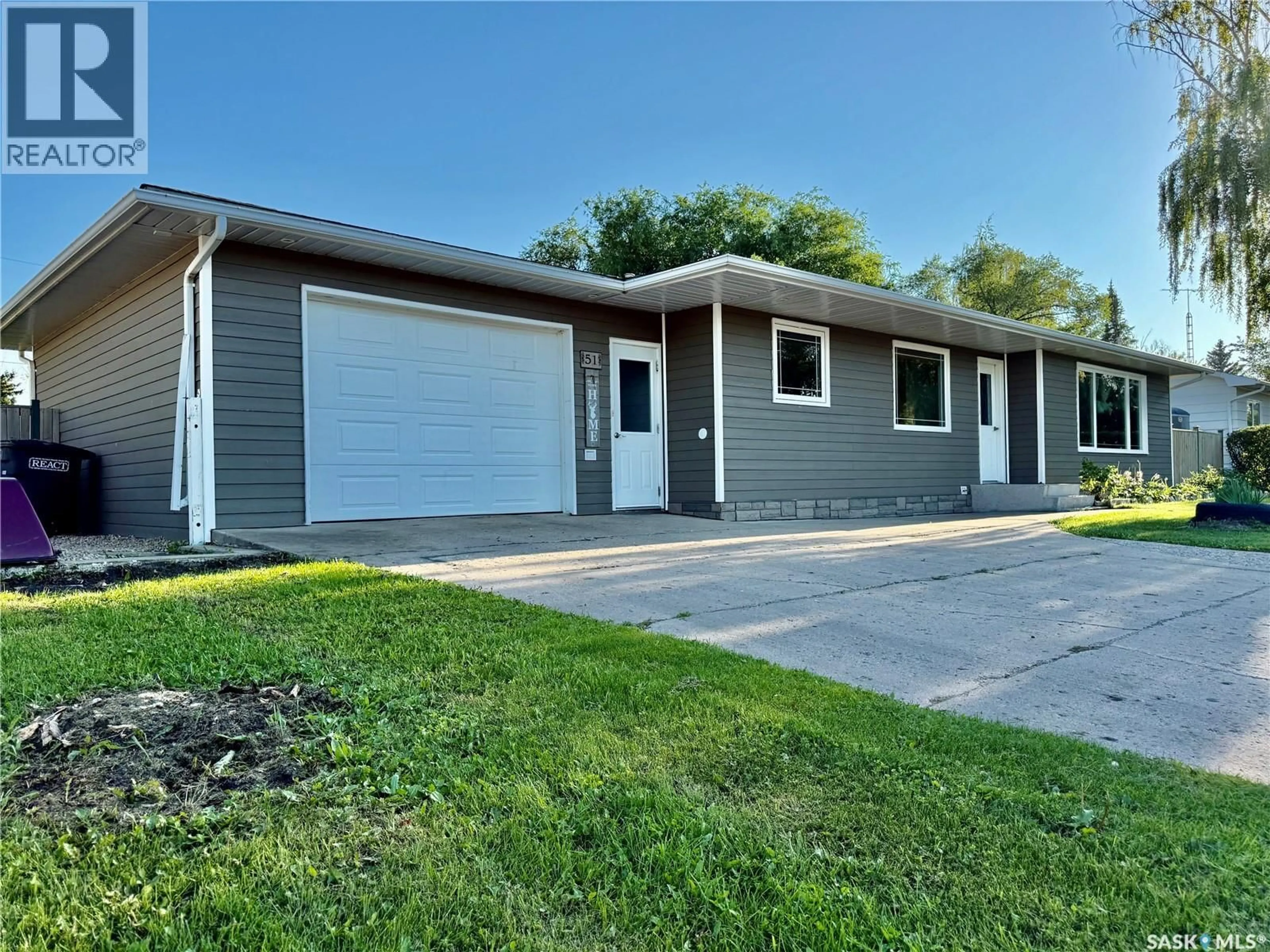 Home with vinyl exterior material, street for 51 KING CRESCENT, Humboldt Saskatchewan S0K2A0
