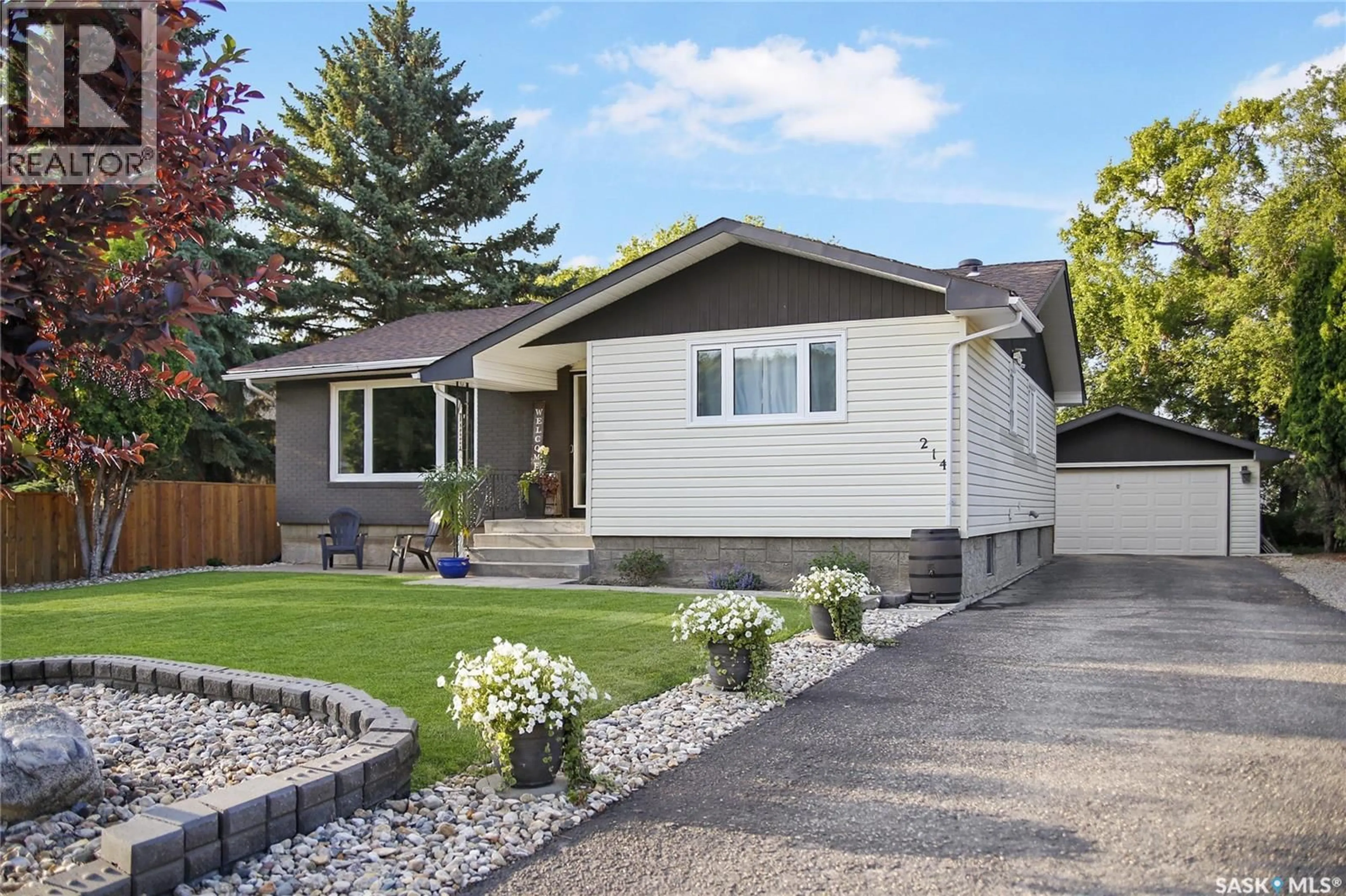 Home with vinyl exterior material, street for 214 LAKE AVENUE, Fort Qu'Appelle Saskatchewan S0G1S0