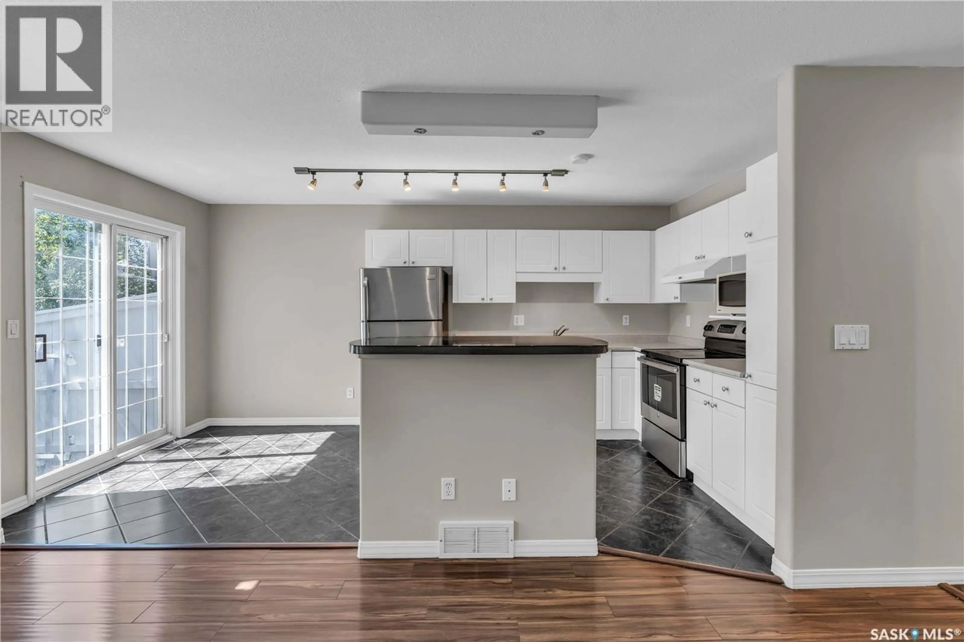 Open concept kitchen, unknown for 13 110 KEEVIL CRESCENT, Saskatoon Saskatchewan S7N4N8