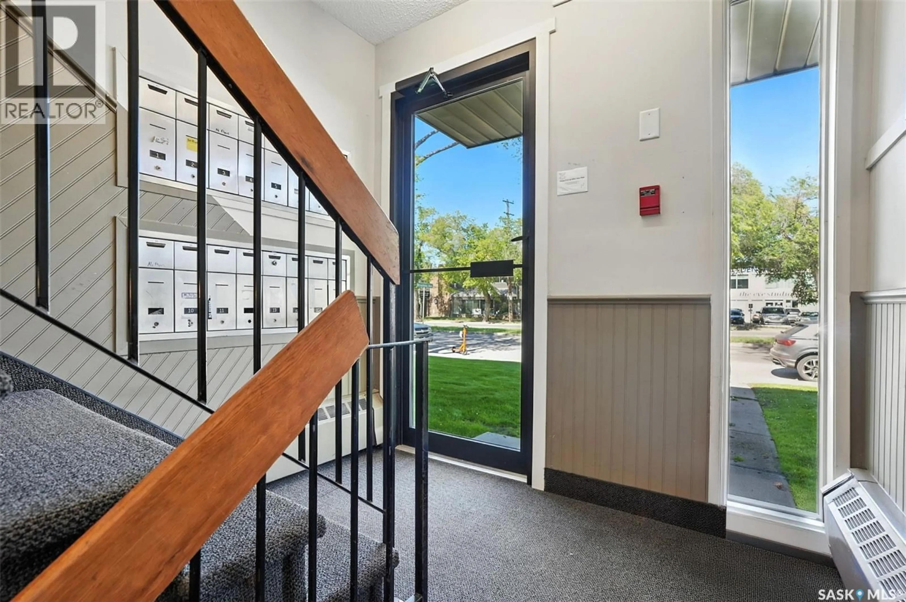 Indoor foyer for E - 103 624 8TH STREET, Saskatoon Saskatchewan S7H0R2