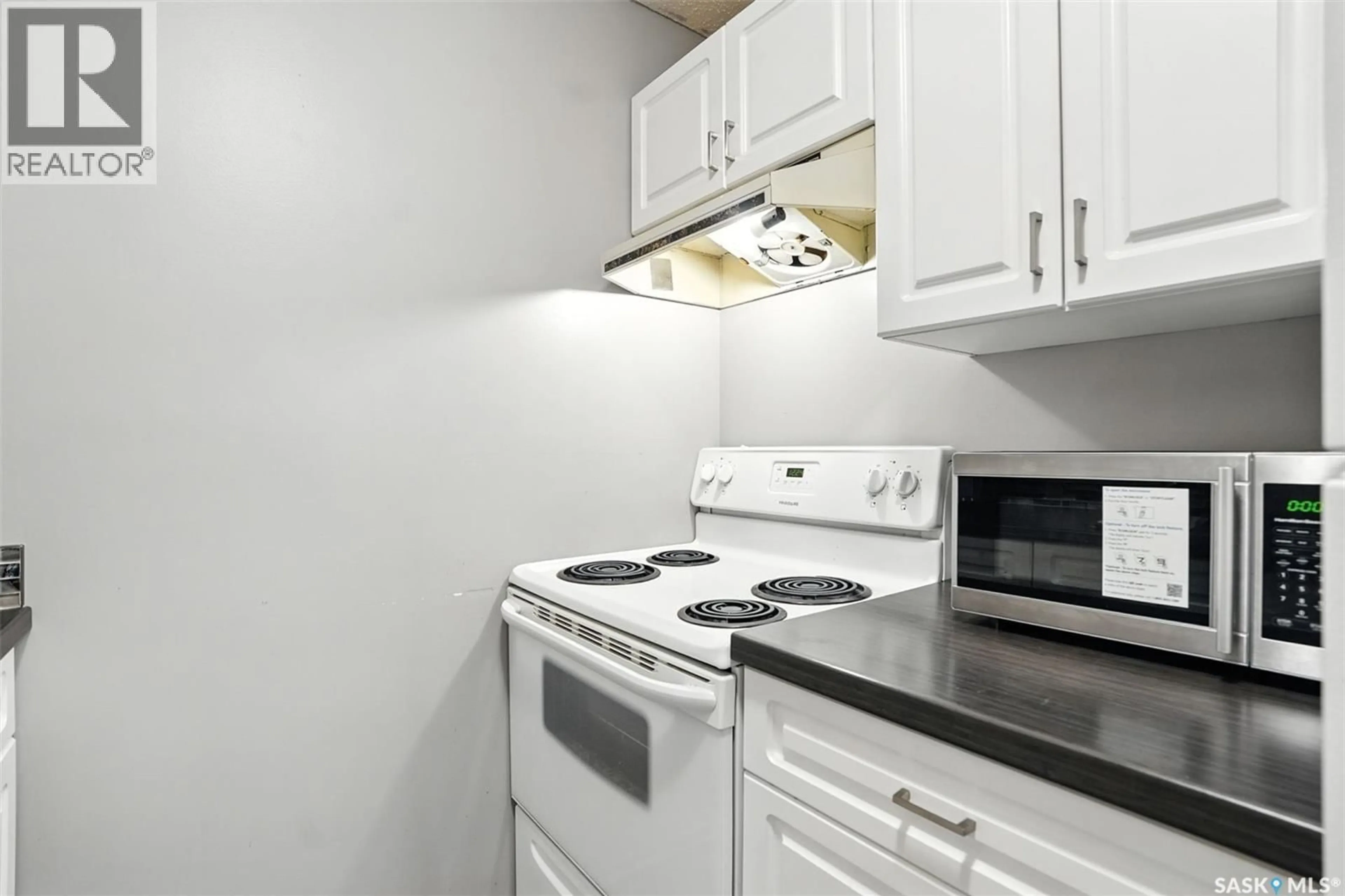 Standard kitchen, unknown for E - 103 624 8TH STREET, Saskatoon Saskatchewan S7H0R2