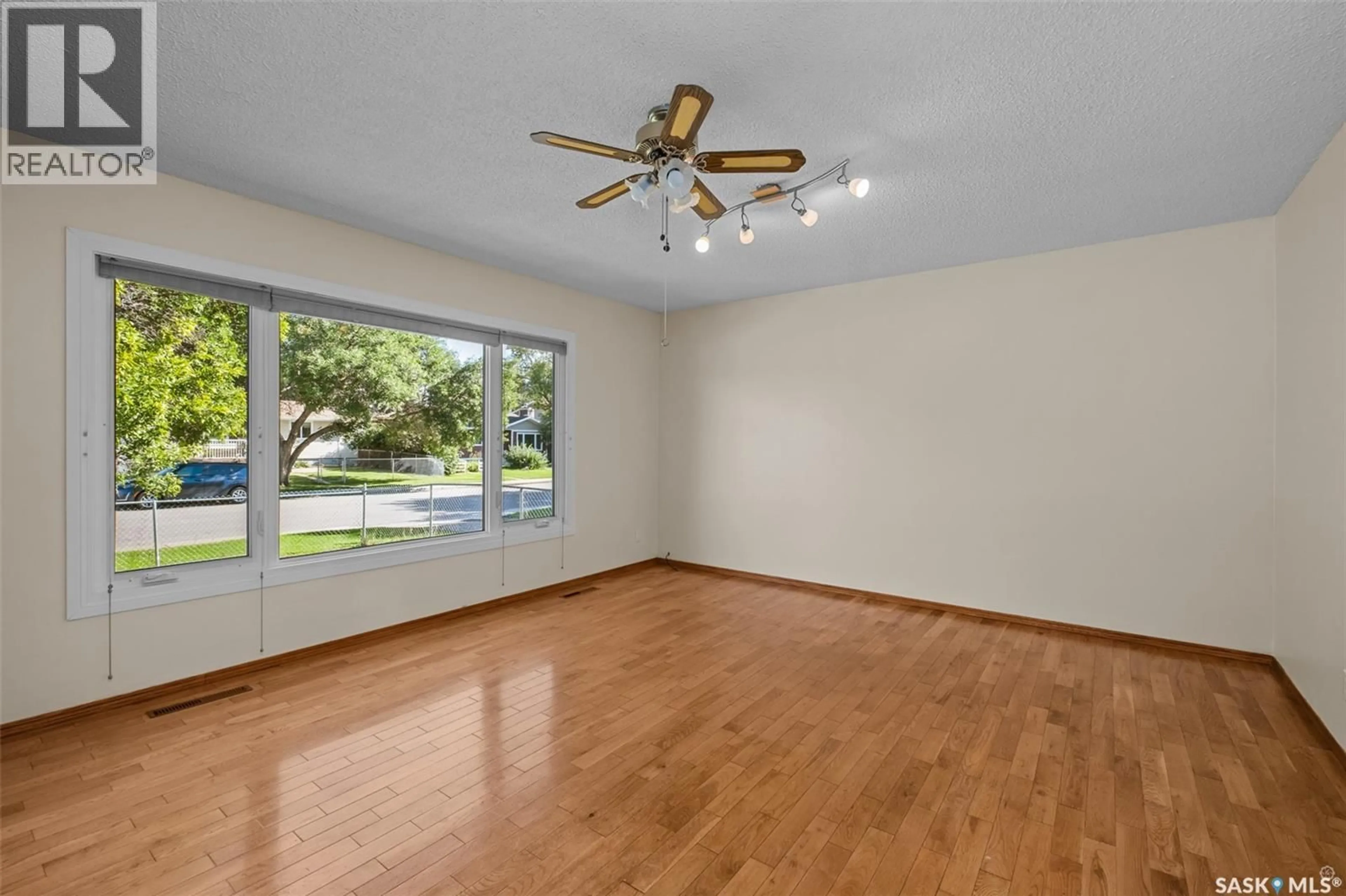 A pic of a room for 807 1ST STREET, Prince Albert Saskatchewan S6V0C3