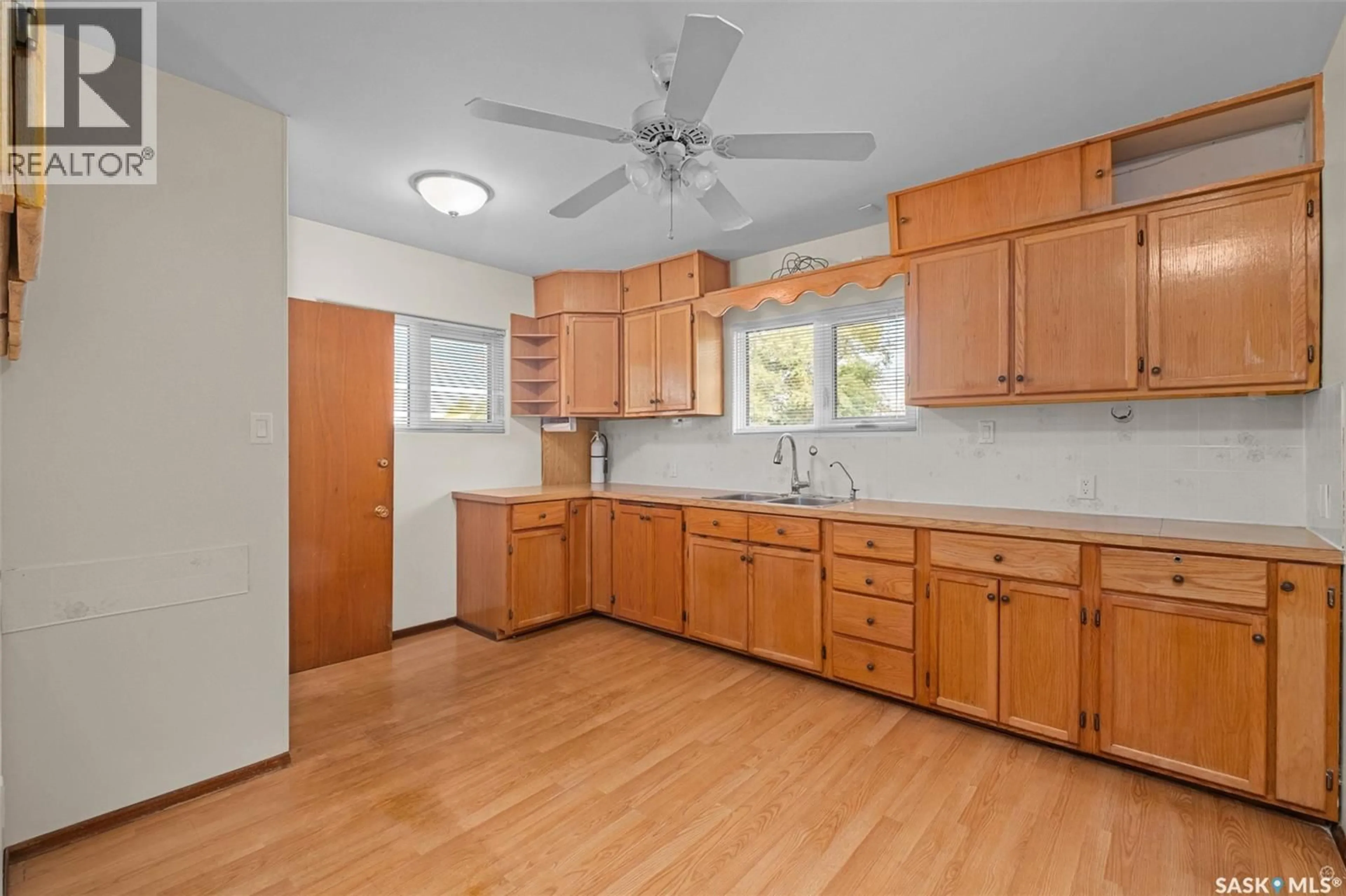 Standard kitchen, unknown for 807 1ST STREET, Prince Albert Saskatchewan S6V0C3