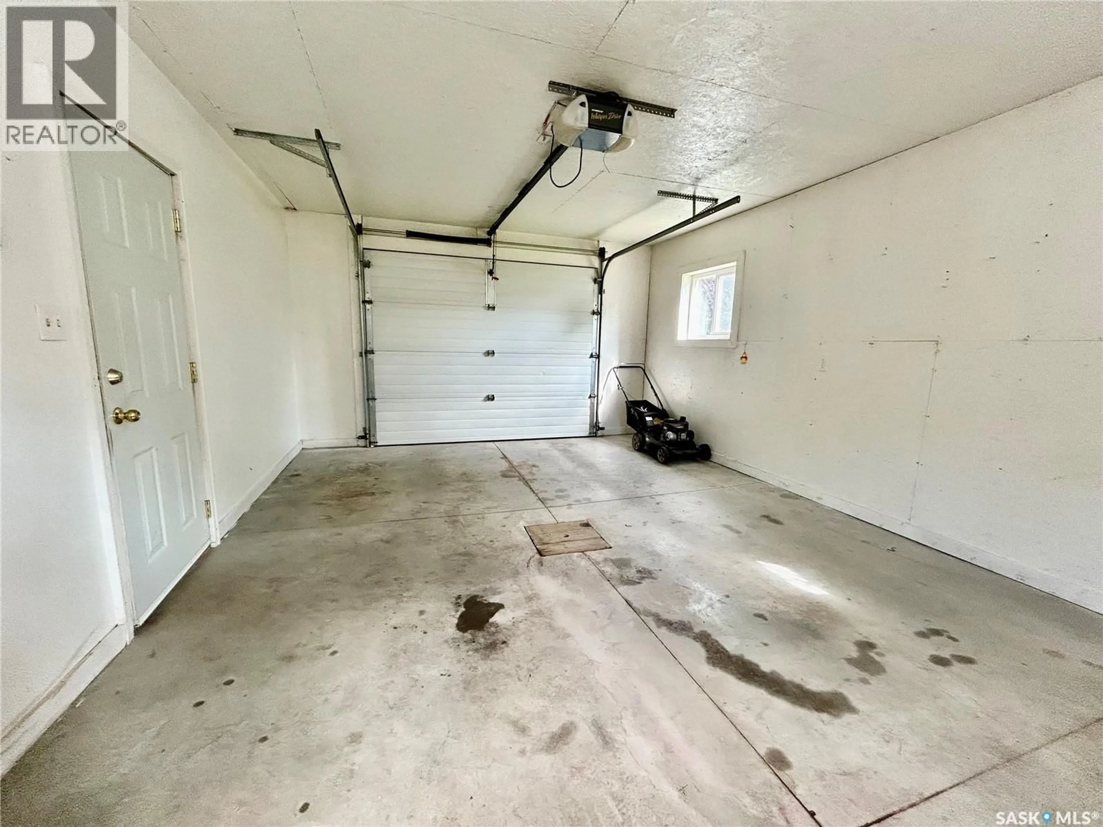 Indoor garage for 2741 POPLAR AVENUE, Carrot River Saskatchewan S0E0L0
