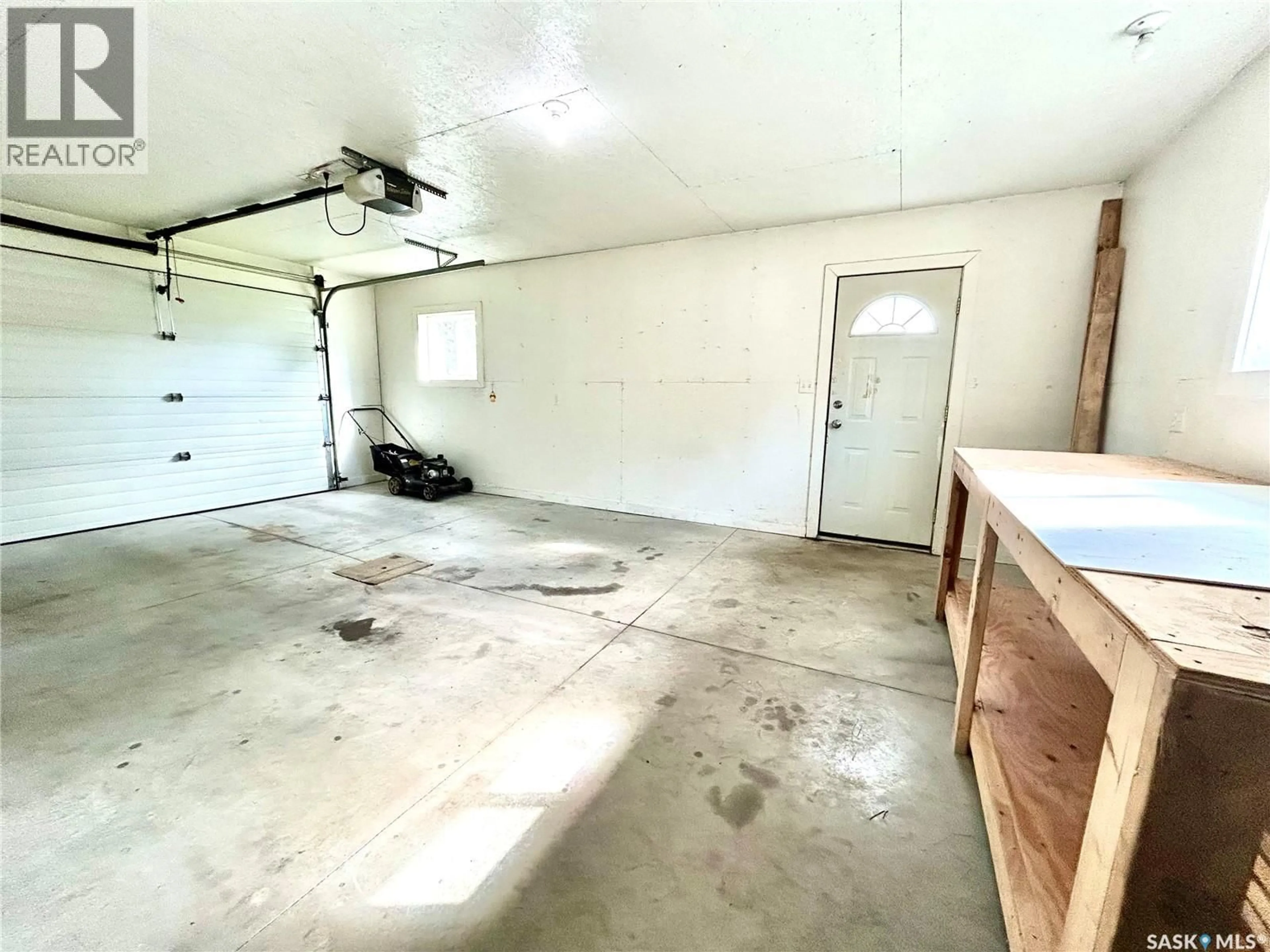 Indoor garage for 2741 POPLAR AVENUE, Carrot River Saskatchewan S0E0L0