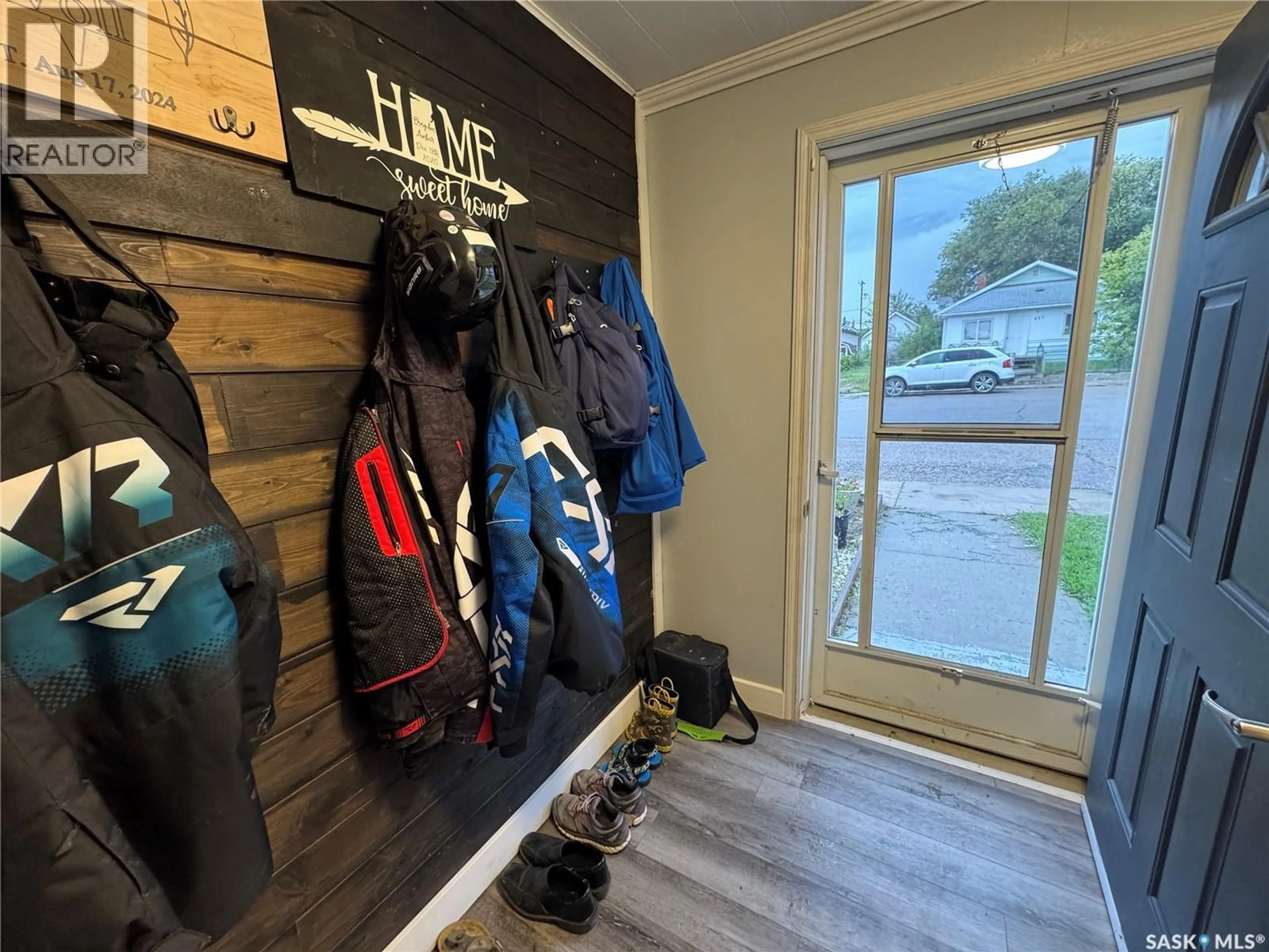 Indoor entryway for 414 3RD AVENUE, Biggar Saskatchewan S0K0M0