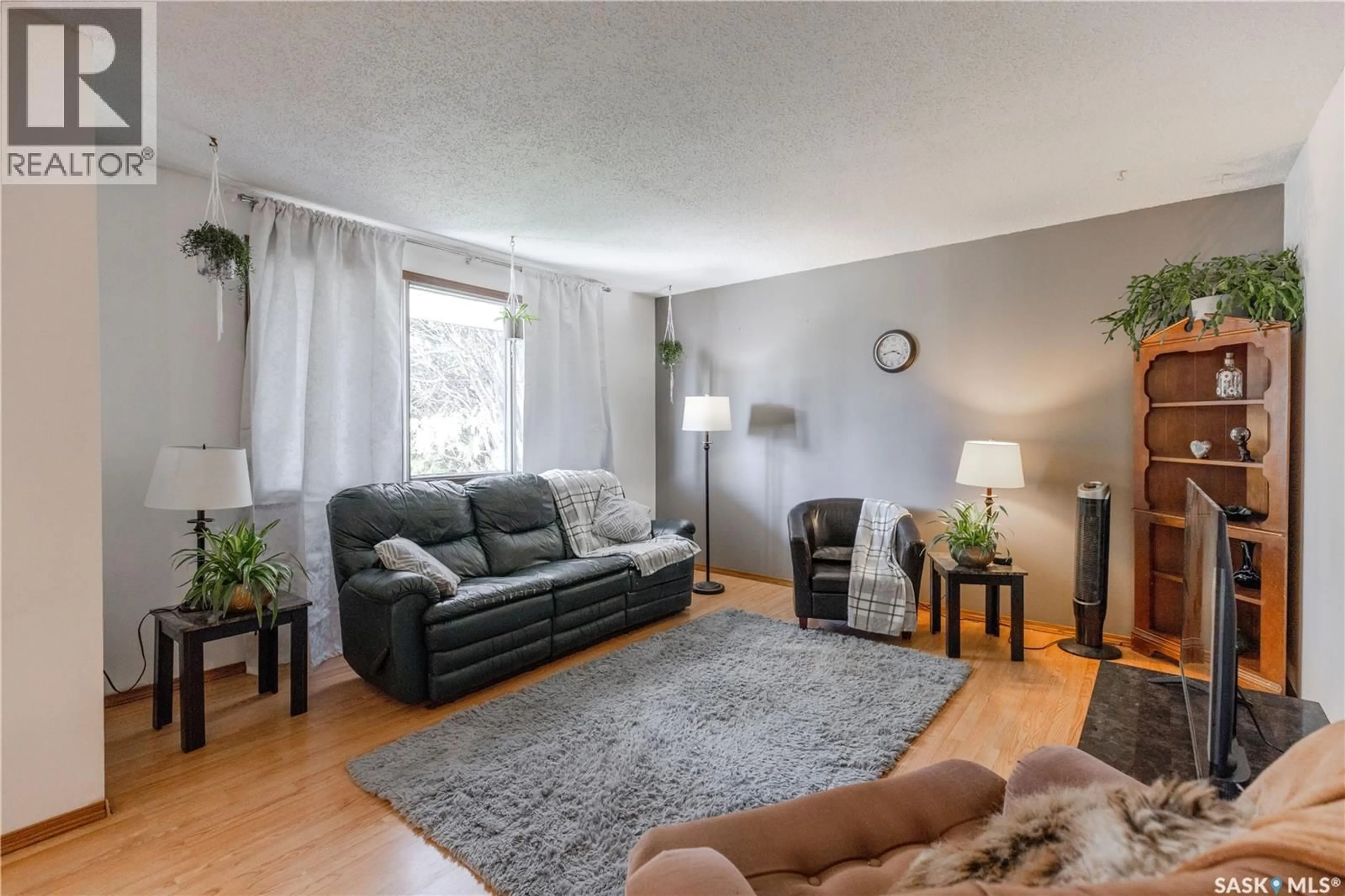Living room with furniture, wood/laminate floor for 7 ROSS CRESCENT, Saskatoon Saskatchewan S7L4B2