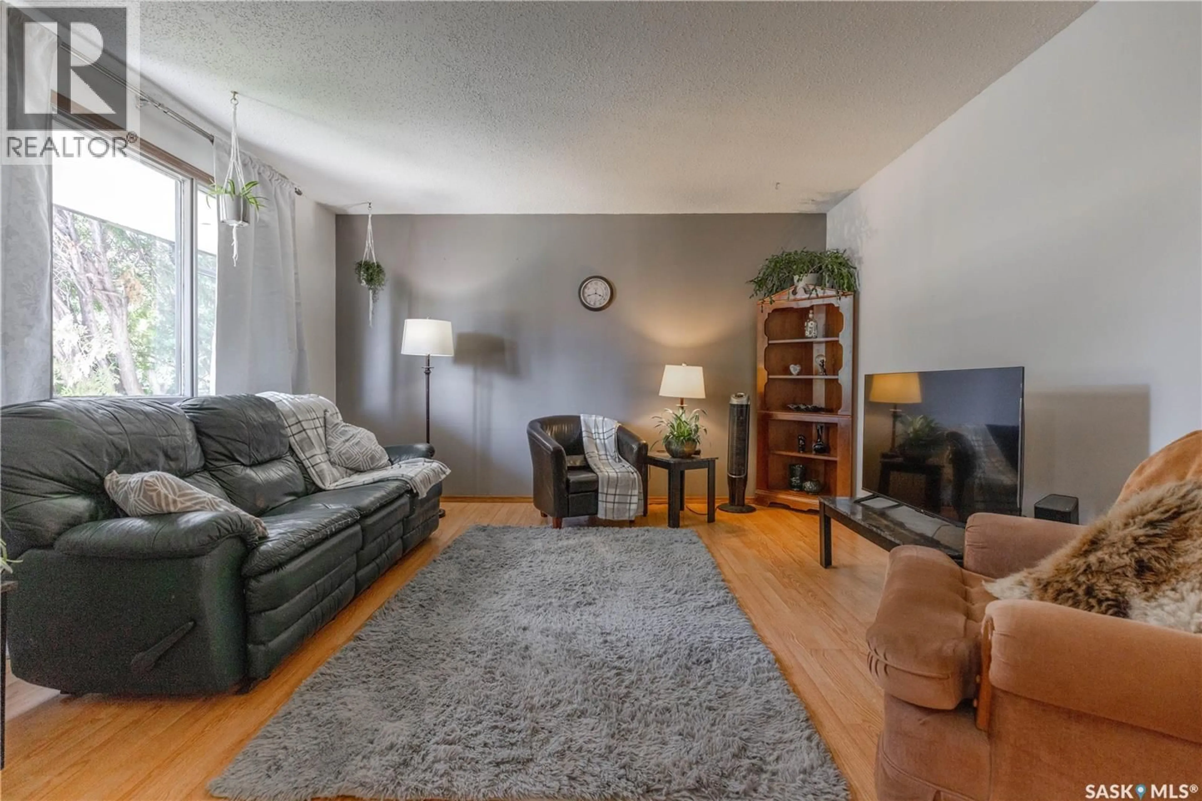 Living room with furniture, unknown for 7 ROSS CRESCENT, Saskatoon Saskatchewan S7L4B2