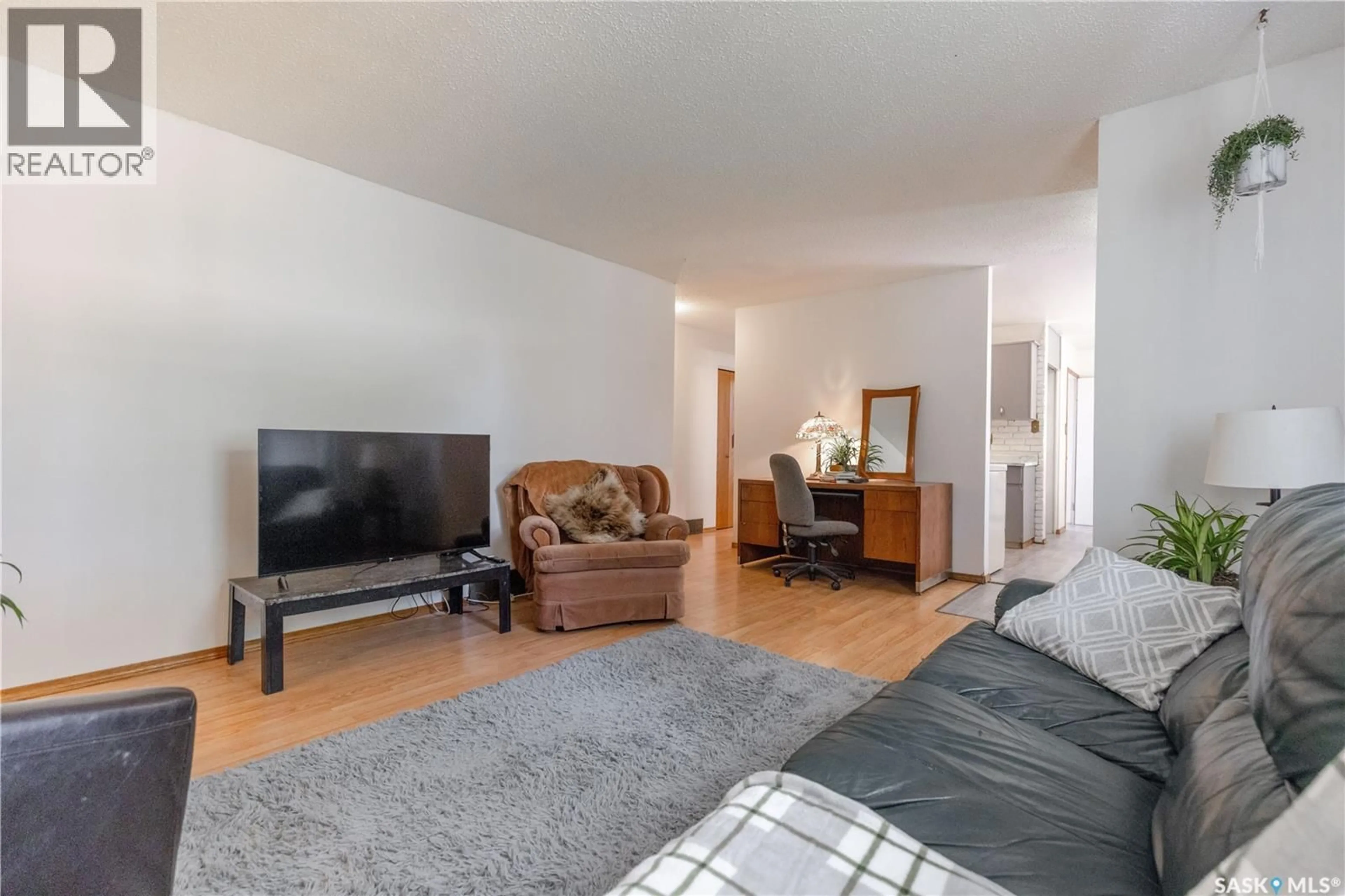 Living room with furniture, unknown for 7 ROSS CRESCENT, Saskatoon Saskatchewan S7L4B2