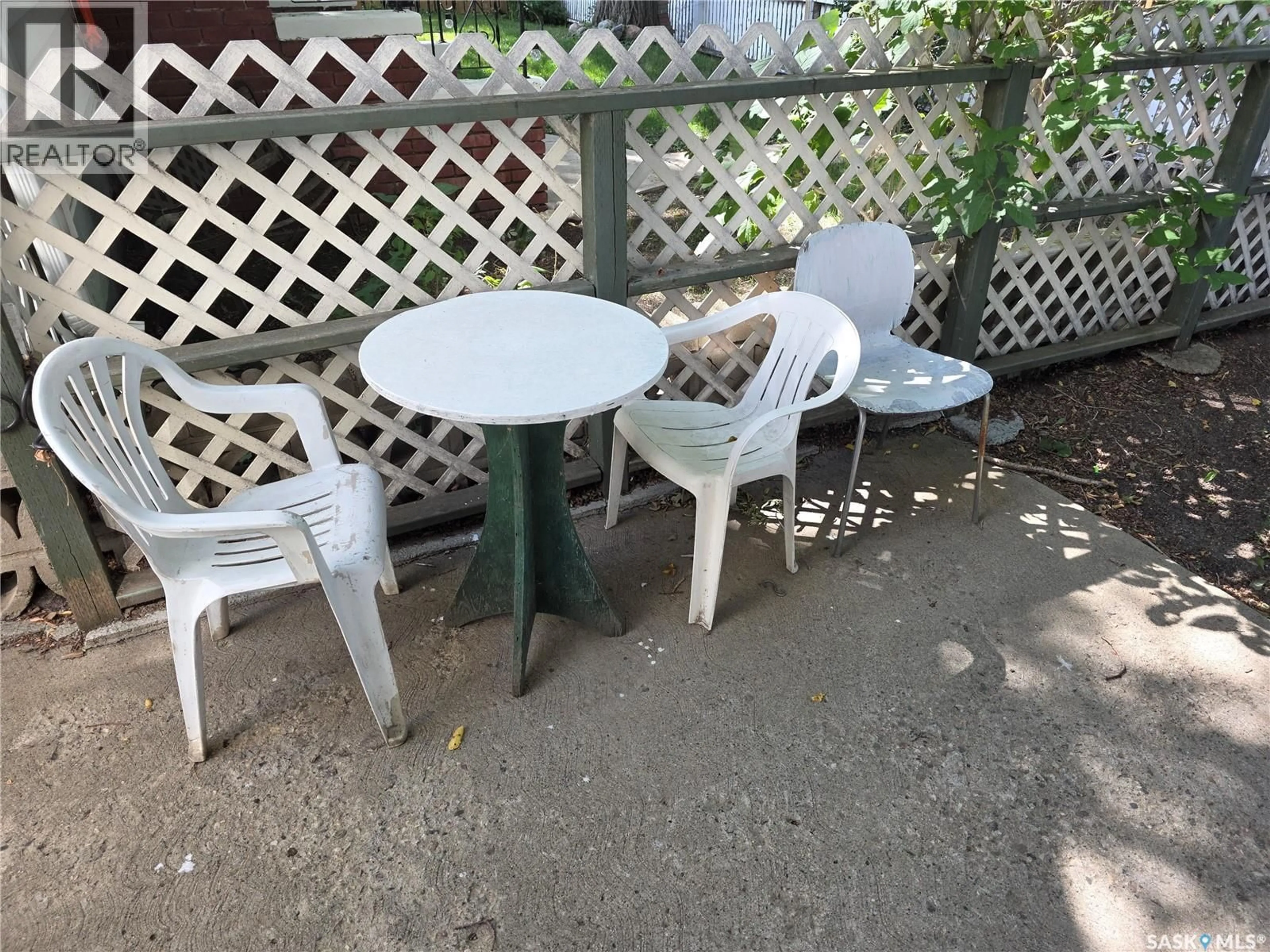 Patio, street for 1721 QUEBEC STREET, Regina Saskatchewan S4P1J4