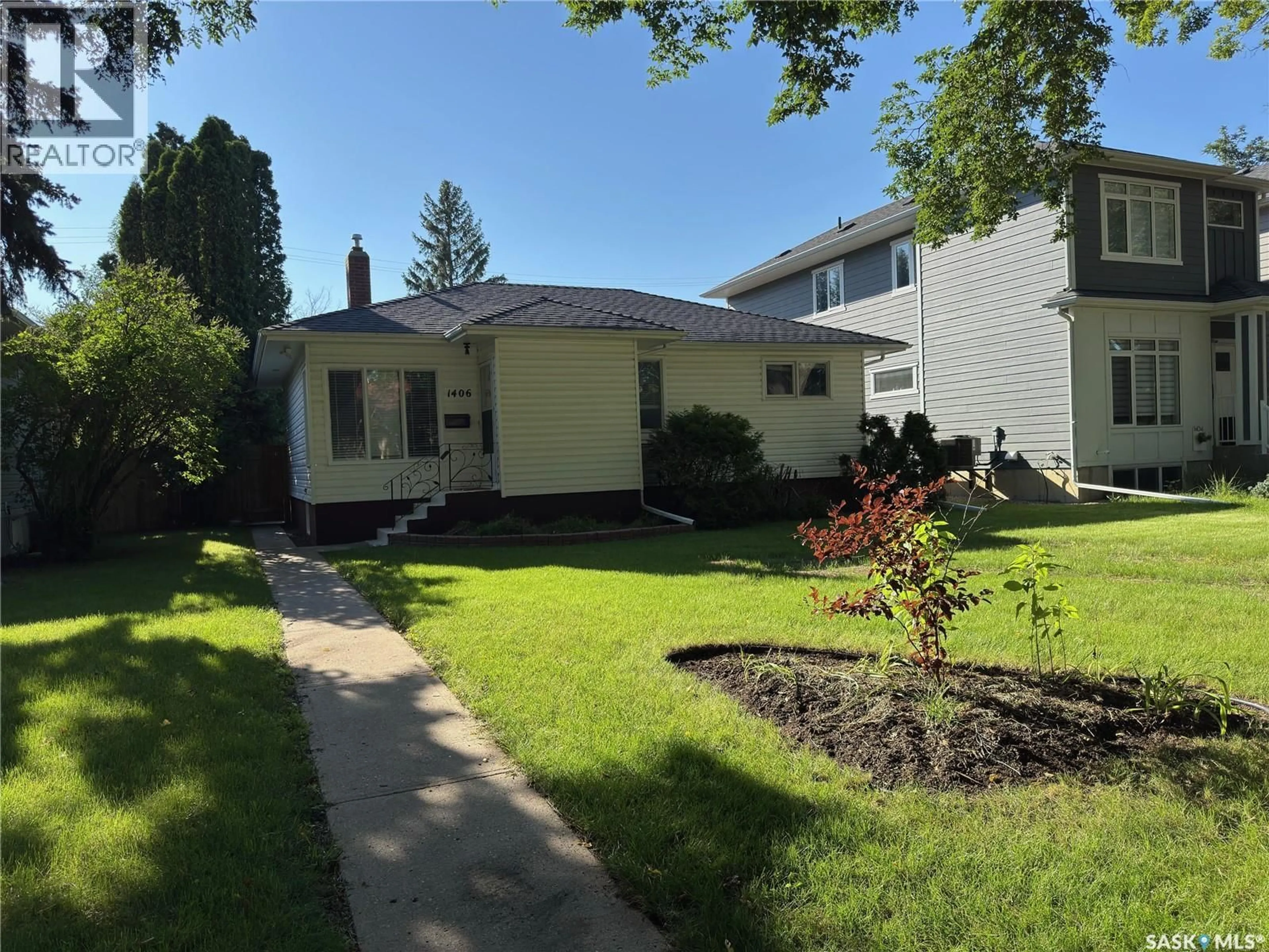 A pic from outside/outdoor area/front of a property/back of a property/a pic from drone, street for S - 1406 WIGGINS AVENUE, Saskatoon Saskatchewan S7H2J6