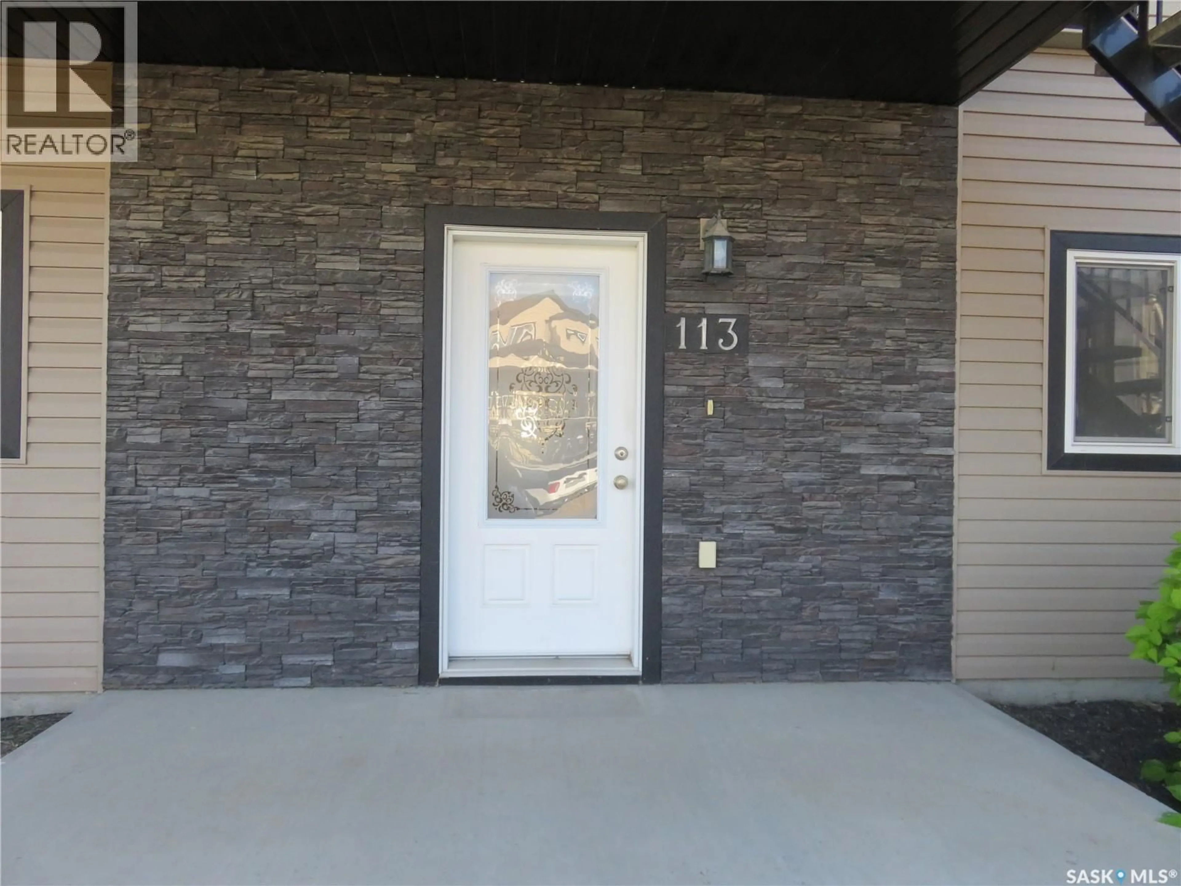 Indoor entryway for 113 - 3810 DEWDNEY AVENUE, Regina Saskatchewan S4Z0A6