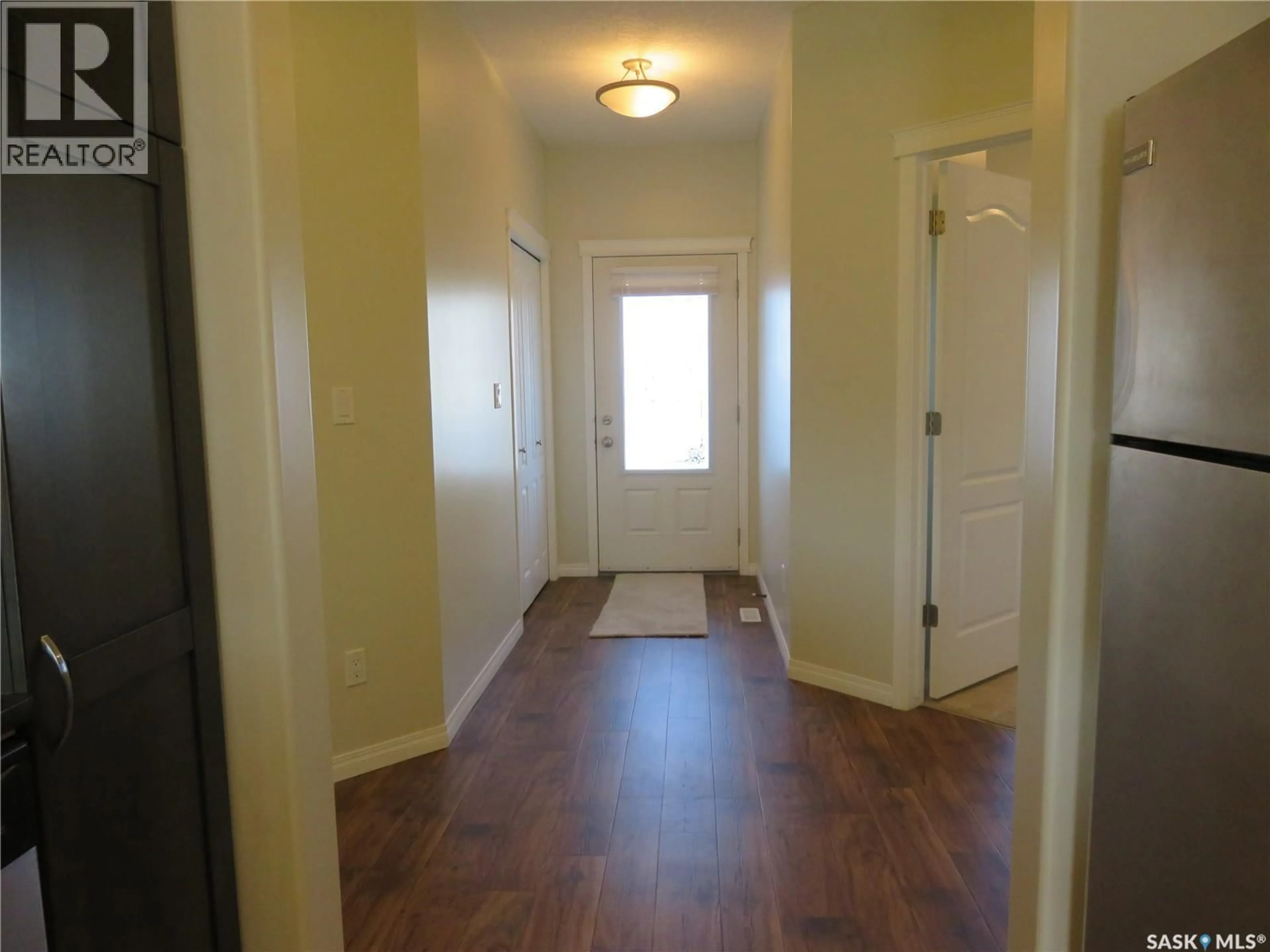 Indoor entryway for 113 - 3810 DEWDNEY AVENUE, Regina Saskatchewan S4Z0A6