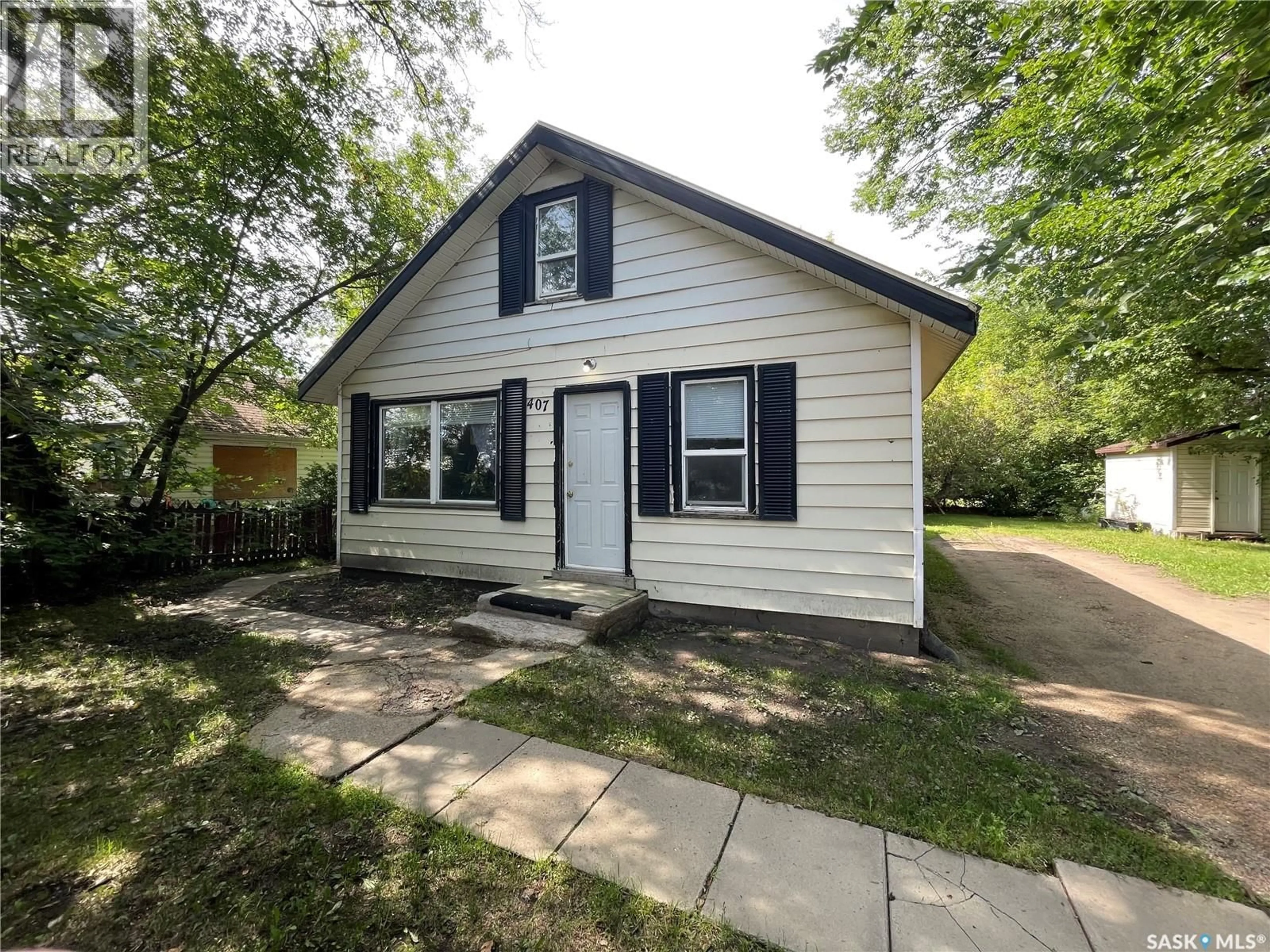 Home with vinyl exterior material, street for 407 3RD STREET, Meadow Lake Saskatchewan S9X1H7