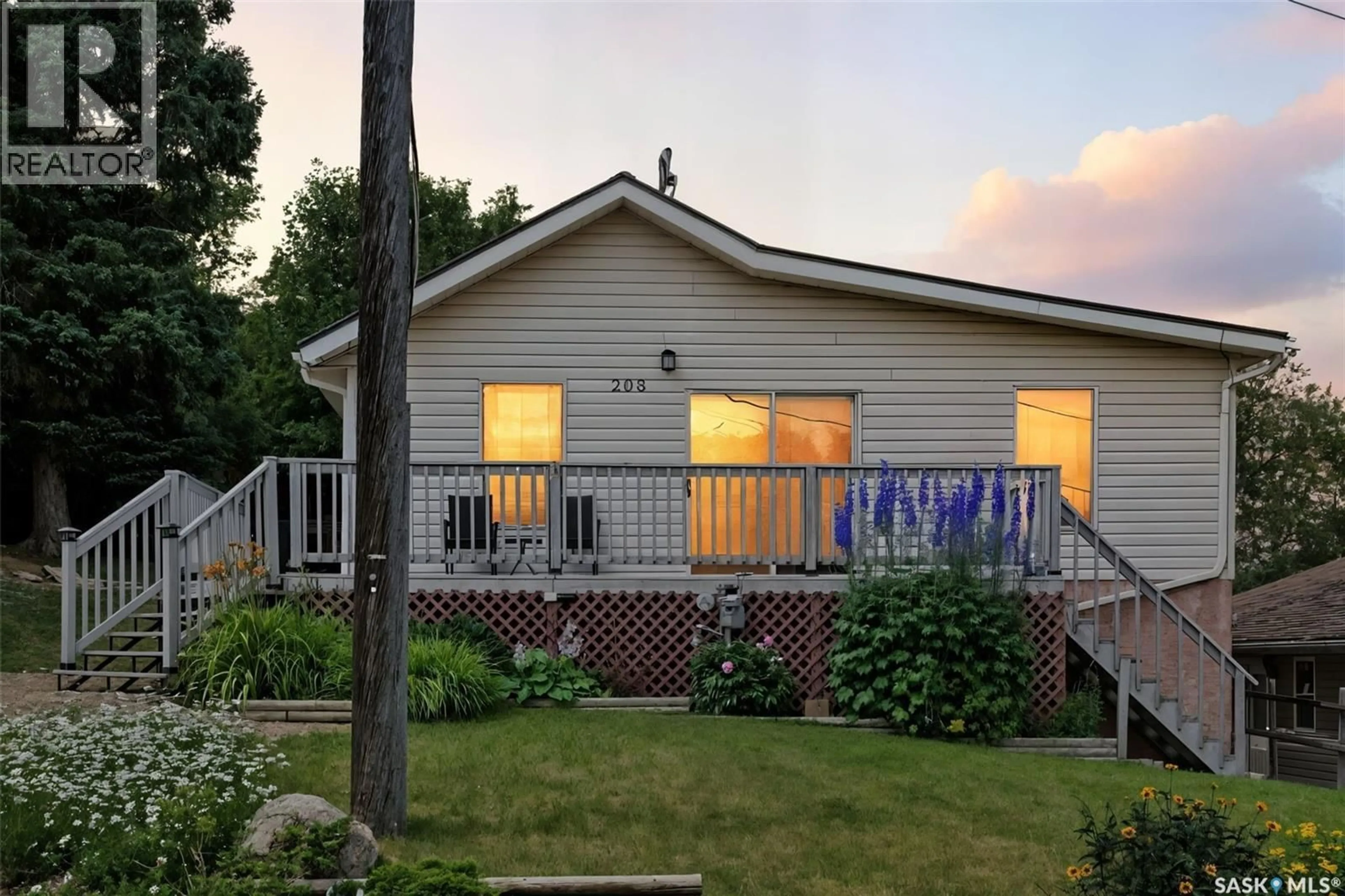 Home with vinyl exterior material, unknown for 208 ALBERT STREET, Manitou Beach Saskatchewan S0K4T1