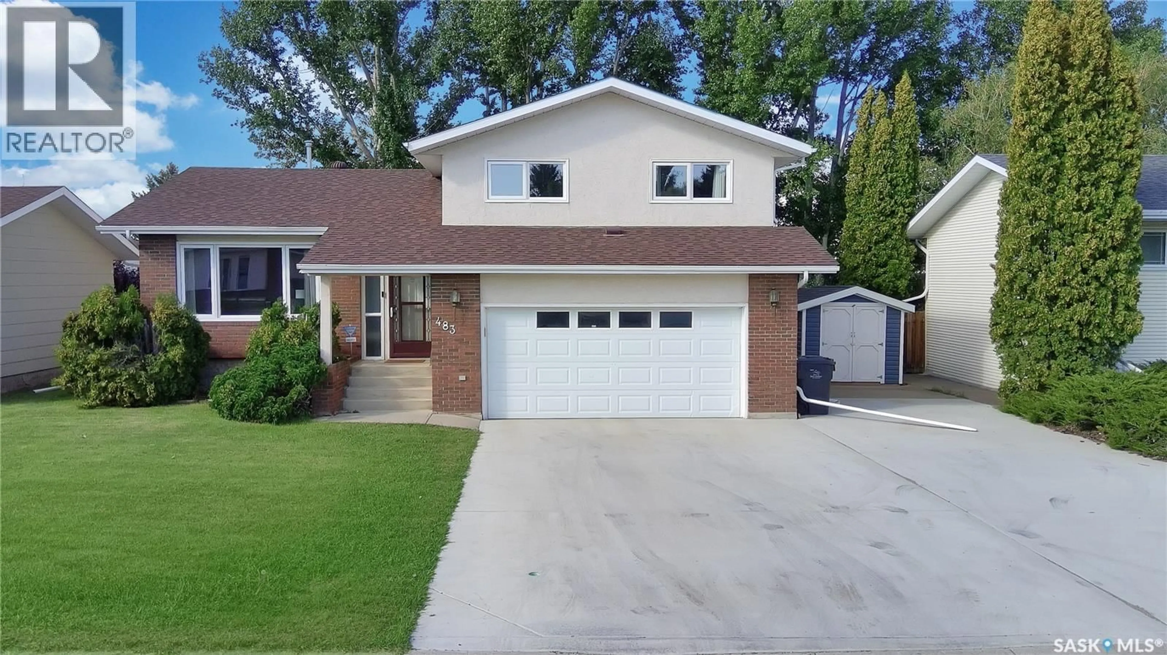 Home with vinyl exterior material, street for 483 STEELE CRESCENT, Swift Current Saskatchewan S9H4P8