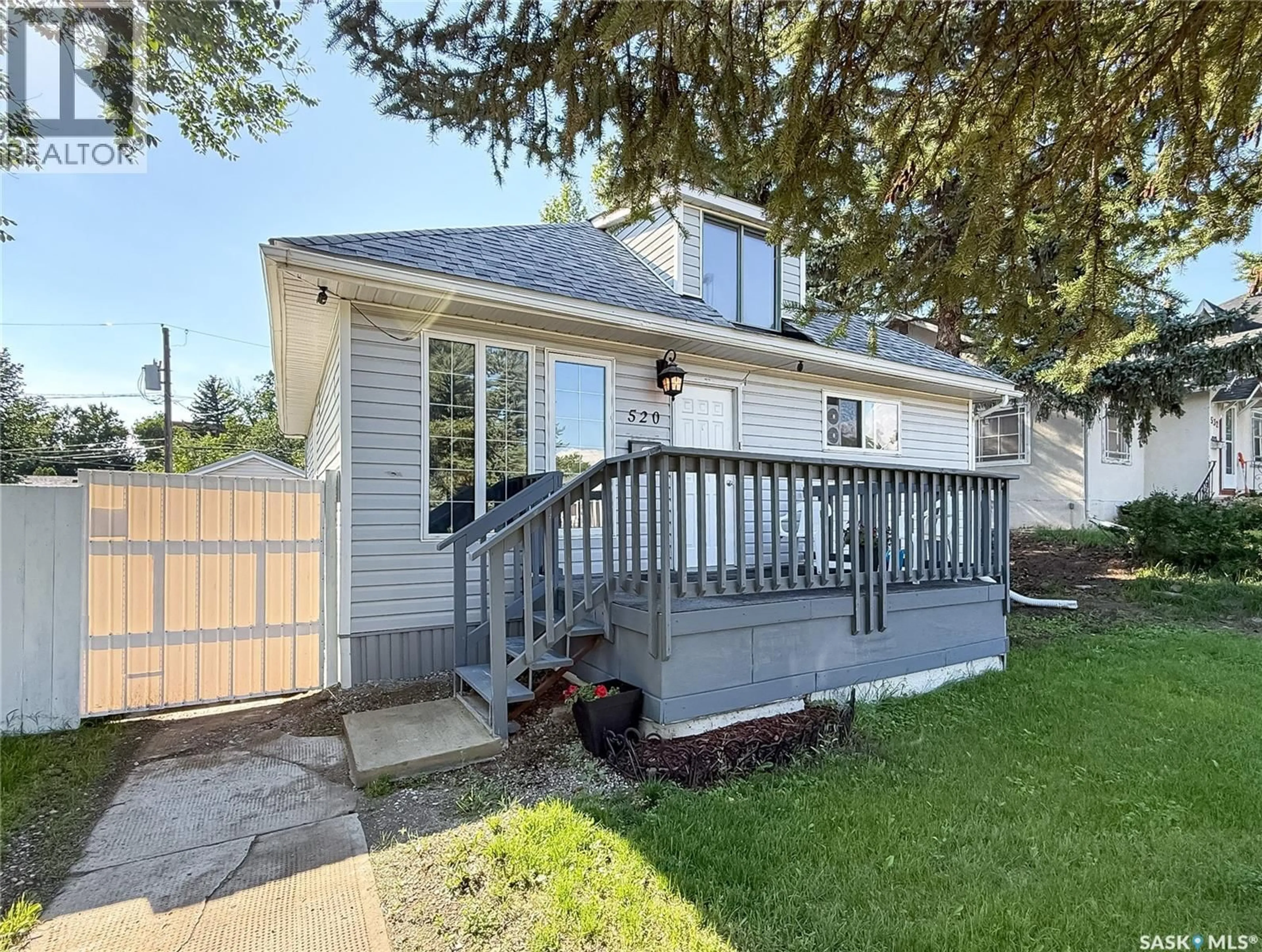 Home with vinyl exterior material, street for 520 CENTRAL AVENUE, Swift Current Saskatchewan S9H0L9