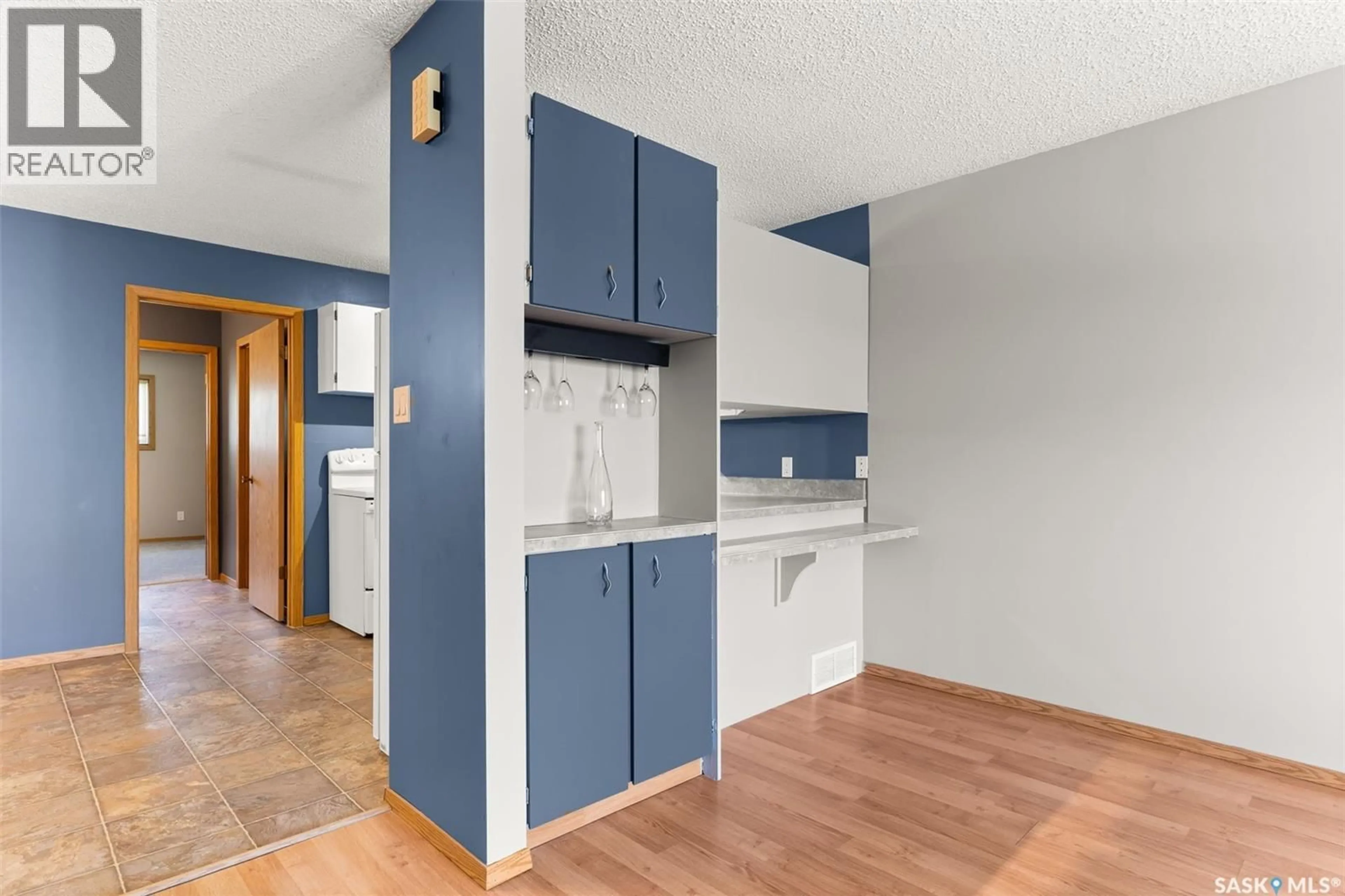 Standard kitchen, unknown for 6952 BLAKENEY DRIVE, Regina Saskatchewan S4X2N5