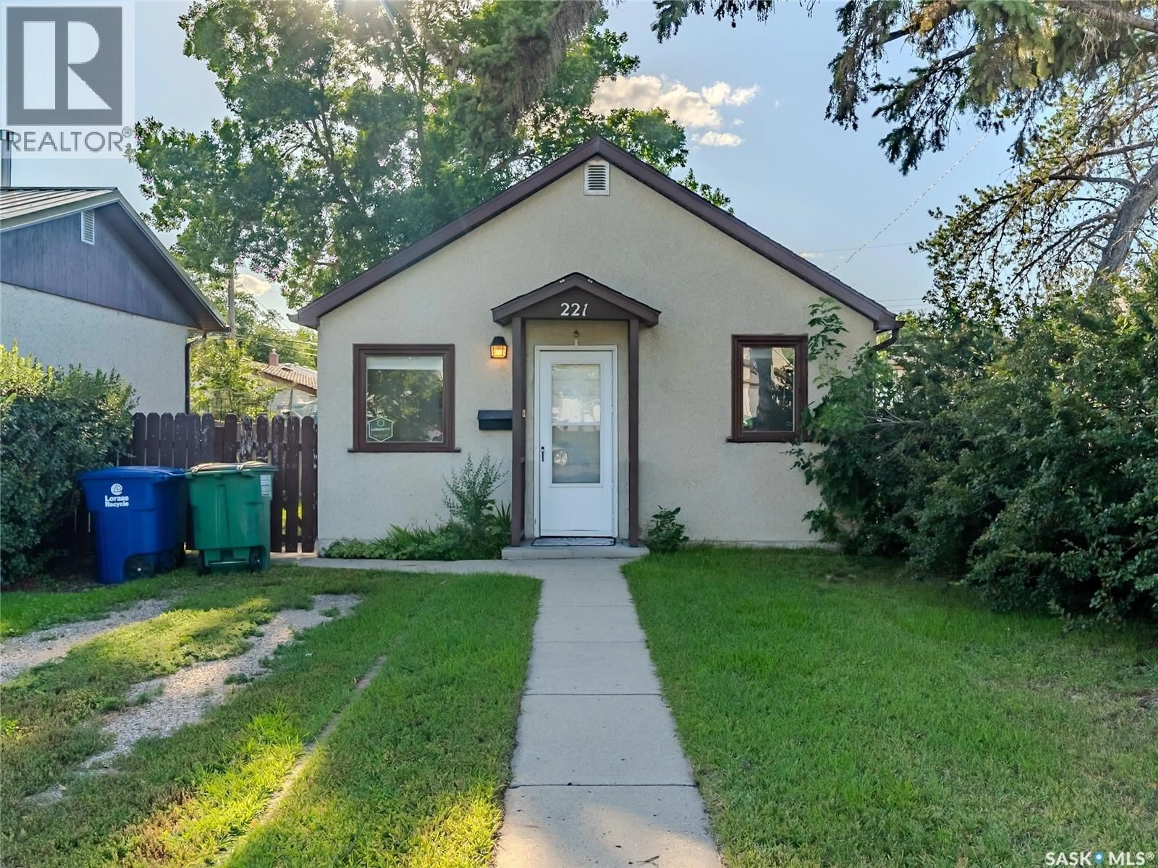 Unknown for 221 N AVENUE N, Saskatoon Saskatchewan S7L2T2