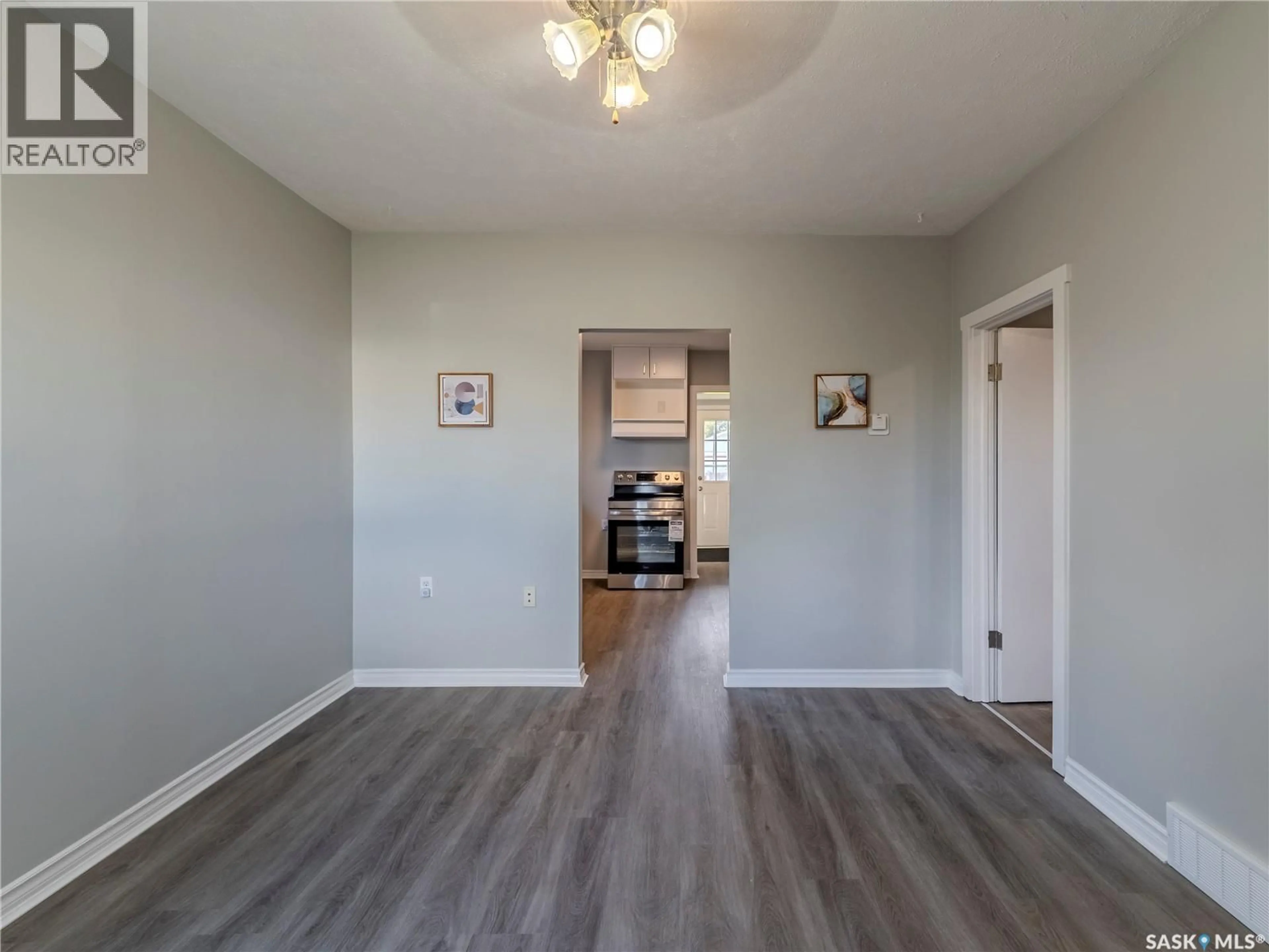 A pic of a room for 221 N AVENUE N, Saskatoon Saskatchewan S7L2T2