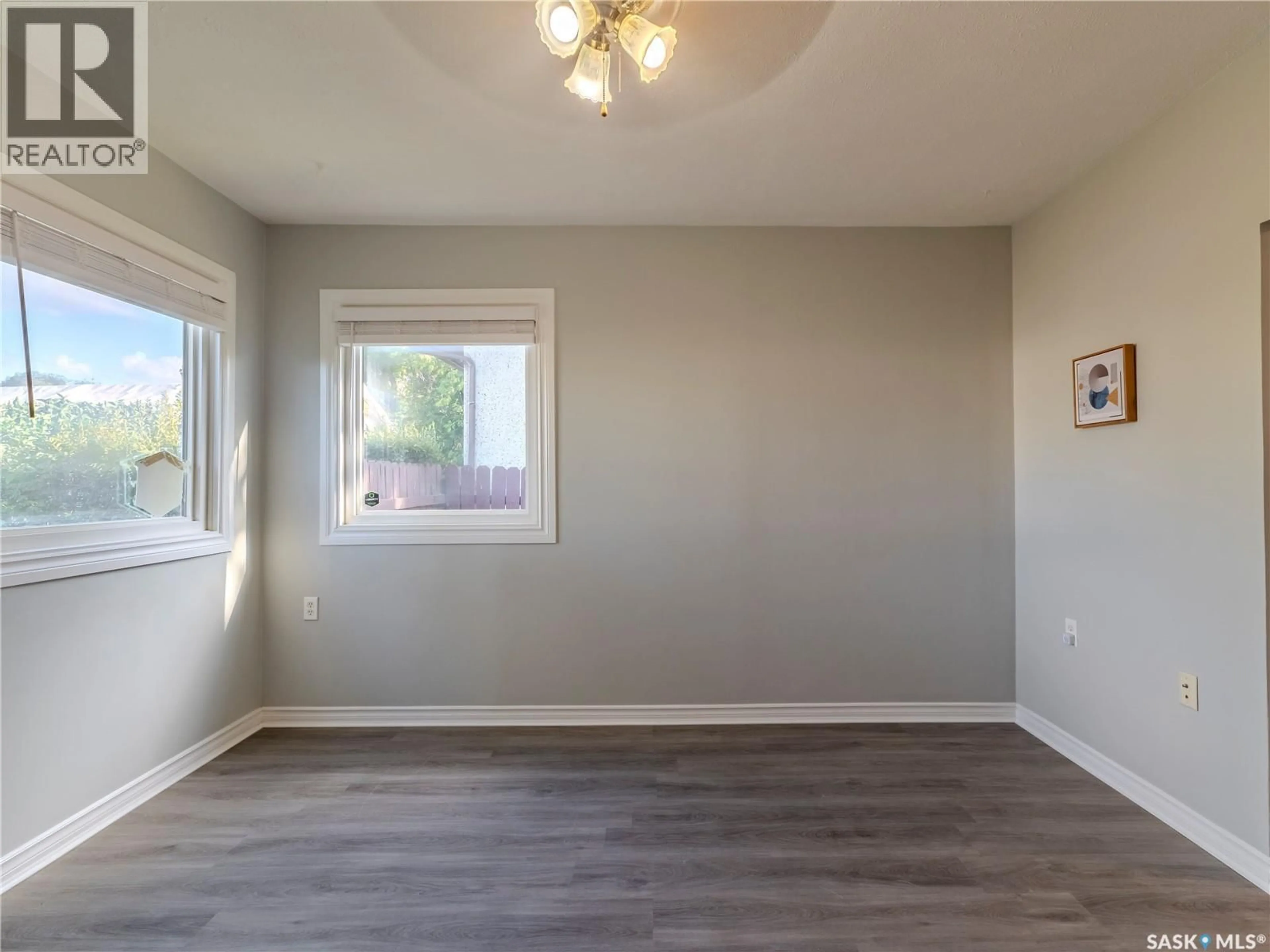 A pic of a room for 221 N AVENUE N, Saskatoon Saskatchewan S7L2T2