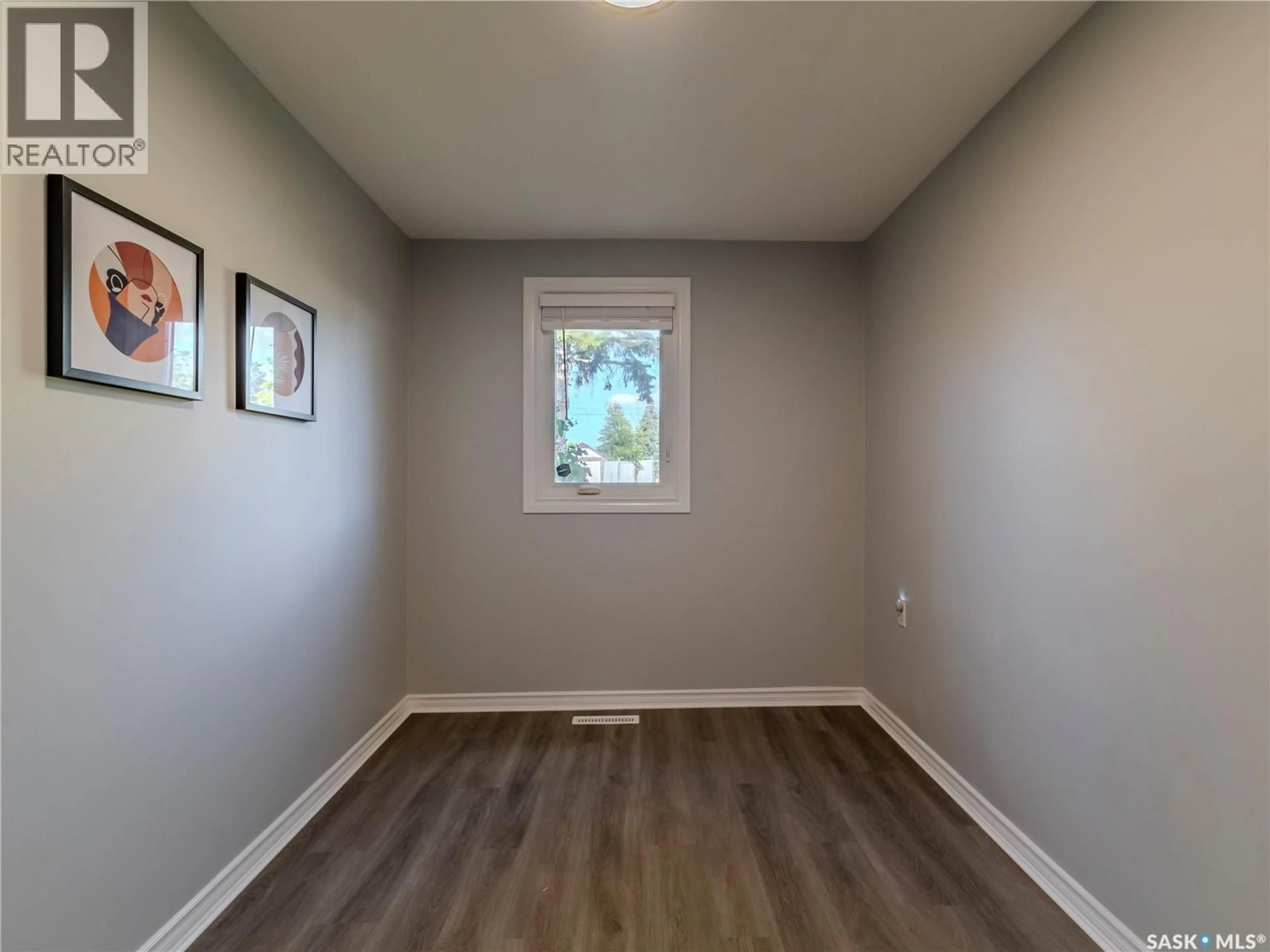 A pic of a room for 221 N AVENUE N, Saskatoon Saskatchewan S7L2T2