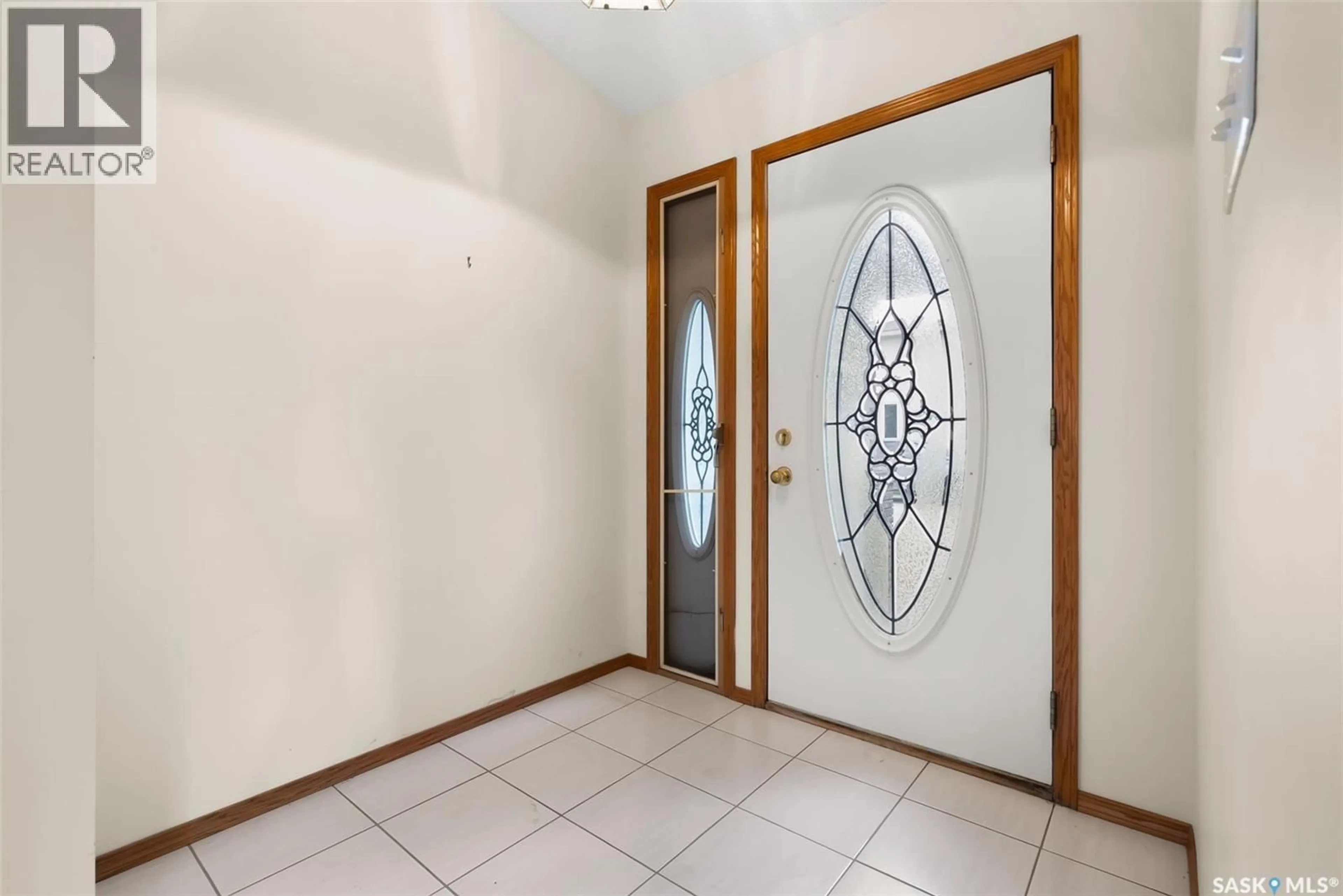 Indoor foyer for 3644 WEDGWOOD WAY, Regina Saskatchewan S4V2M4
