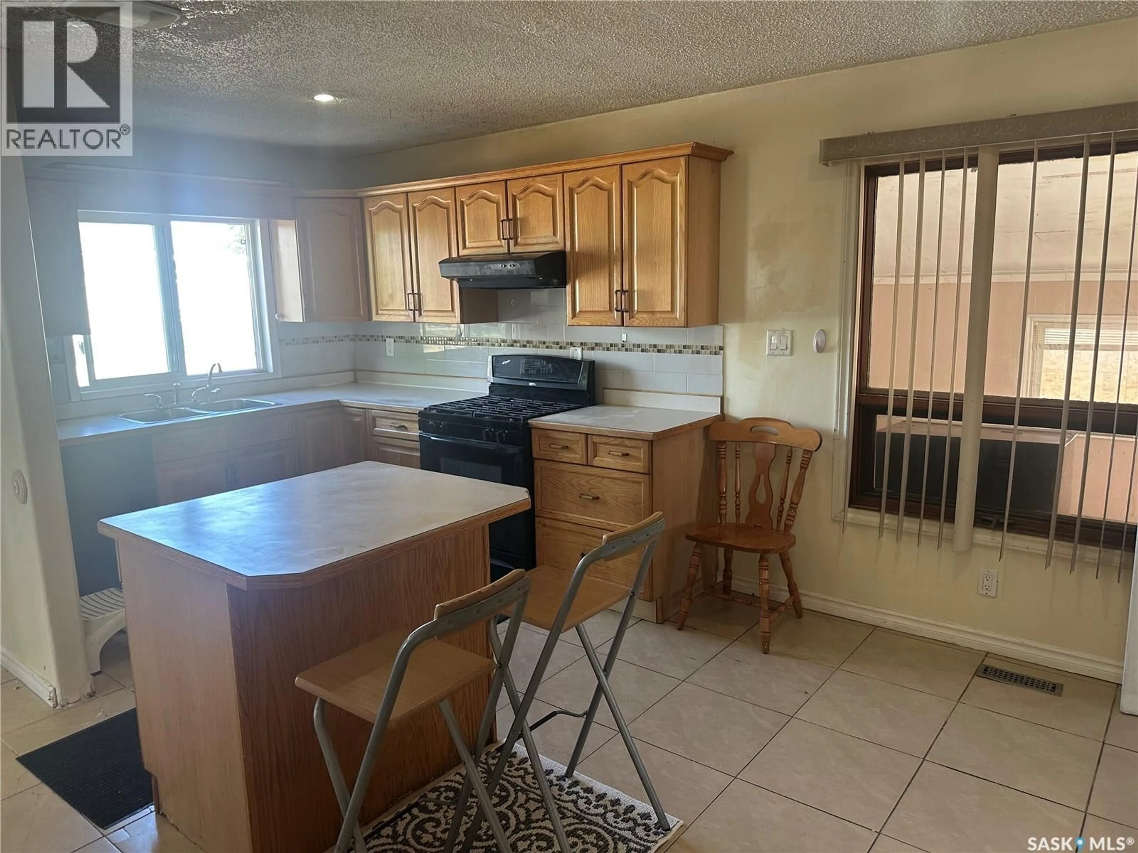 Standard kitchen, ceramic/tile floor for 630 ELPHINSTONE STREET, Regina Saskatchewan S4T3K9