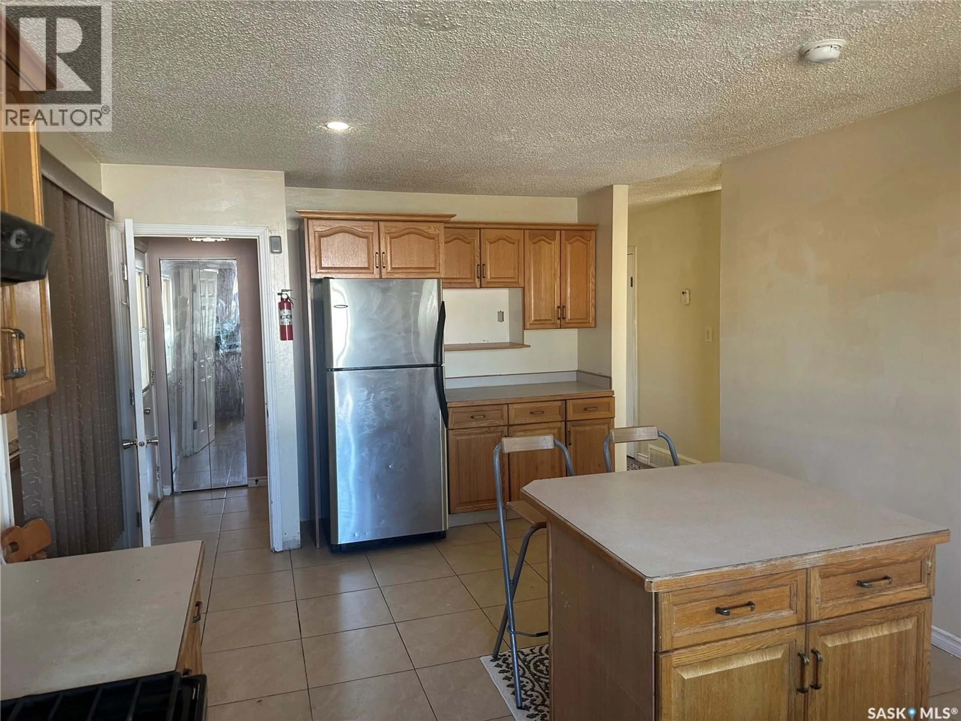 Standard kitchen, unknown for 630 ELPHINSTONE STREET, Regina Saskatchewan S4T3K9