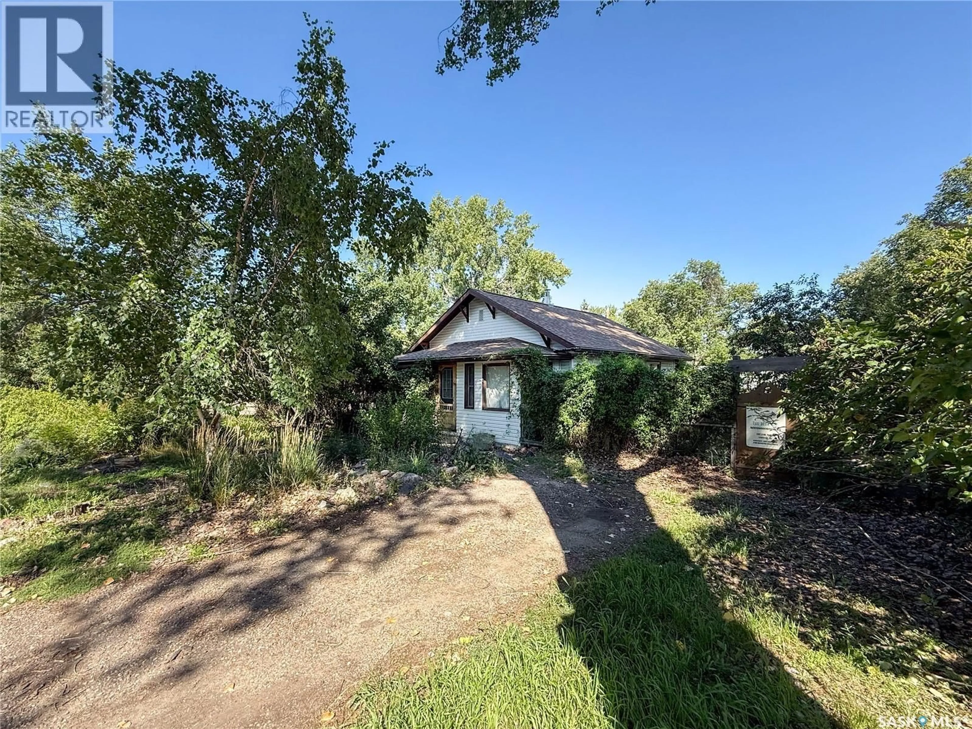 A pic from outside/outdoor area/front of a property/back of a property/a pic from drone, street for 137 FIR AVENUE, Eastend Saskatchewan S0N0T0