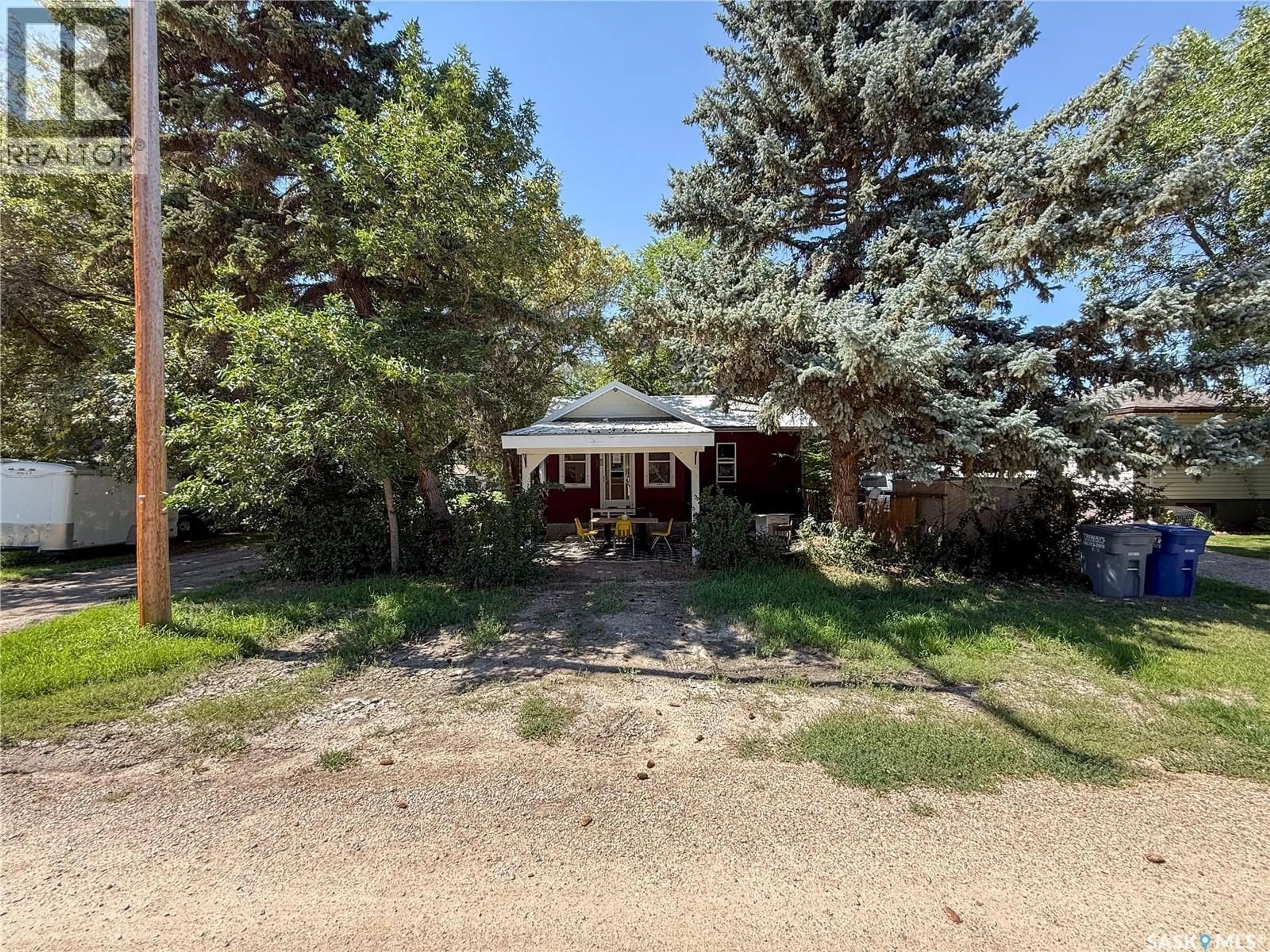 A pic from outside/outdoor area/front of a property/back of a property/a pic from drone, street for 216 SPRUCE AVENUE, Eastend Saskatchewan S0N0T0