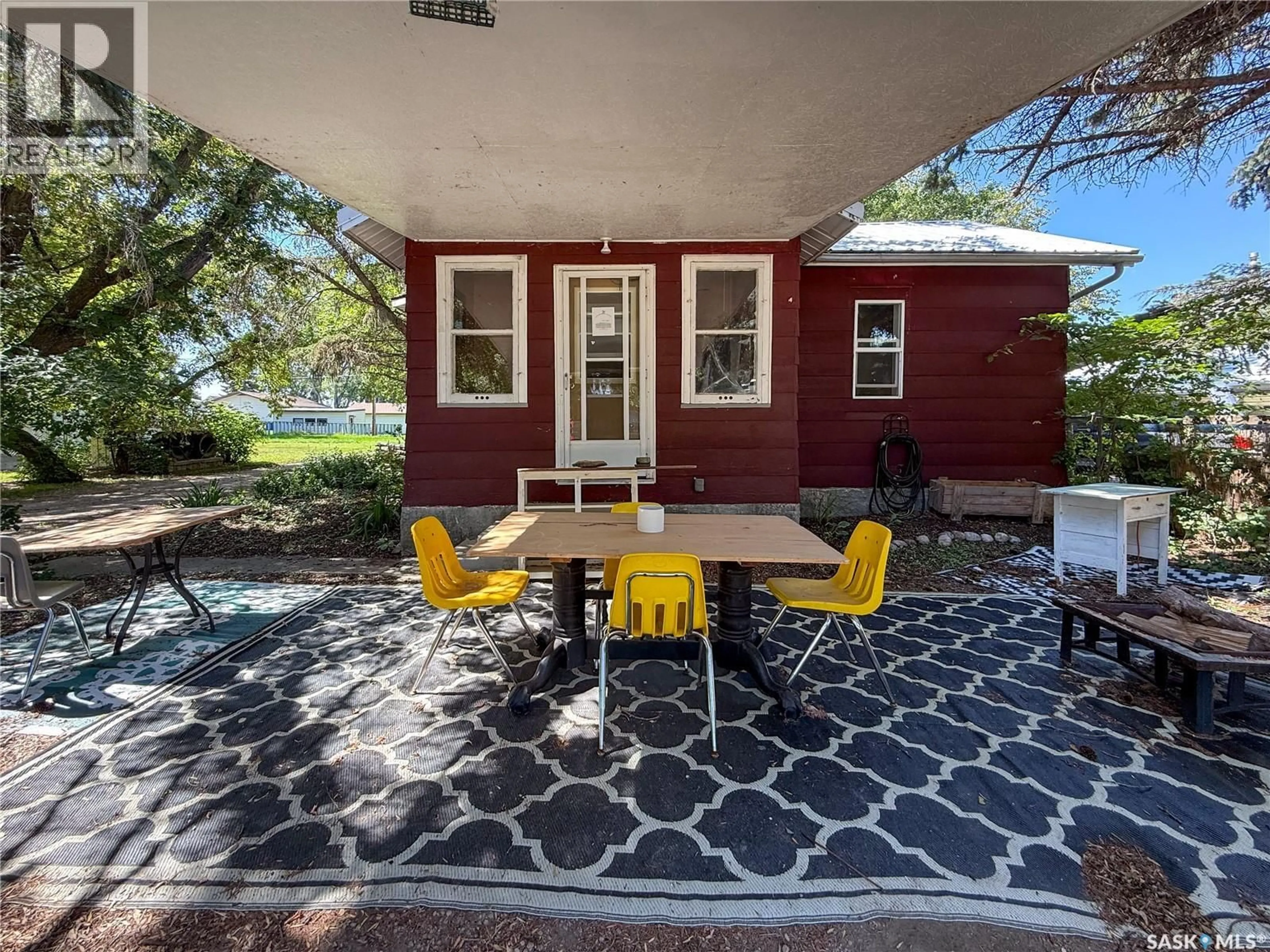 Patio, street for 216 SPRUCE AVENUE, Eastend Saskatchewan S0N0T0