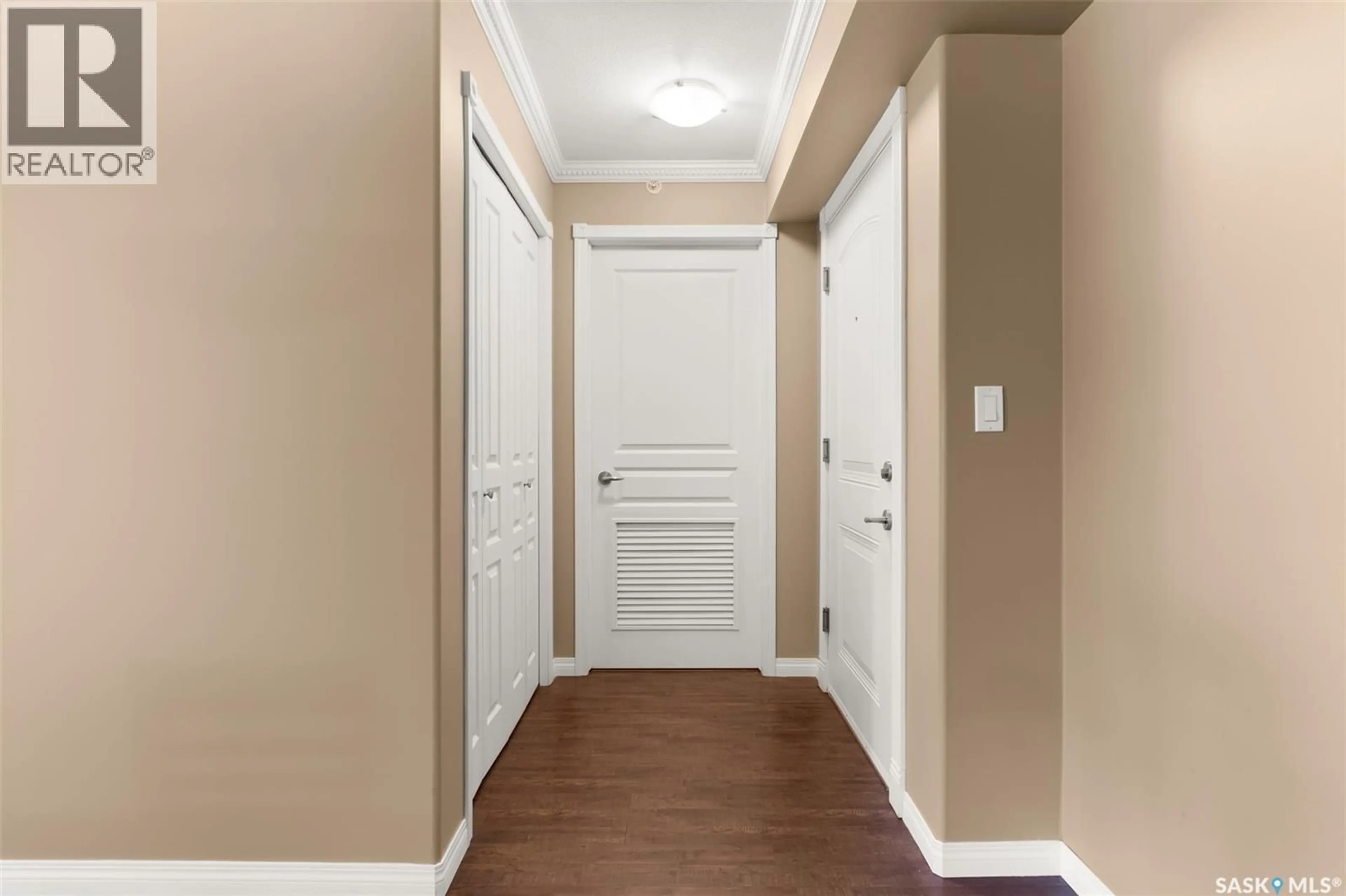 Indoor entryway for 303 - 2351 WINDSOR PARK ROAD, Regina Saskatchewan S4V1N4
