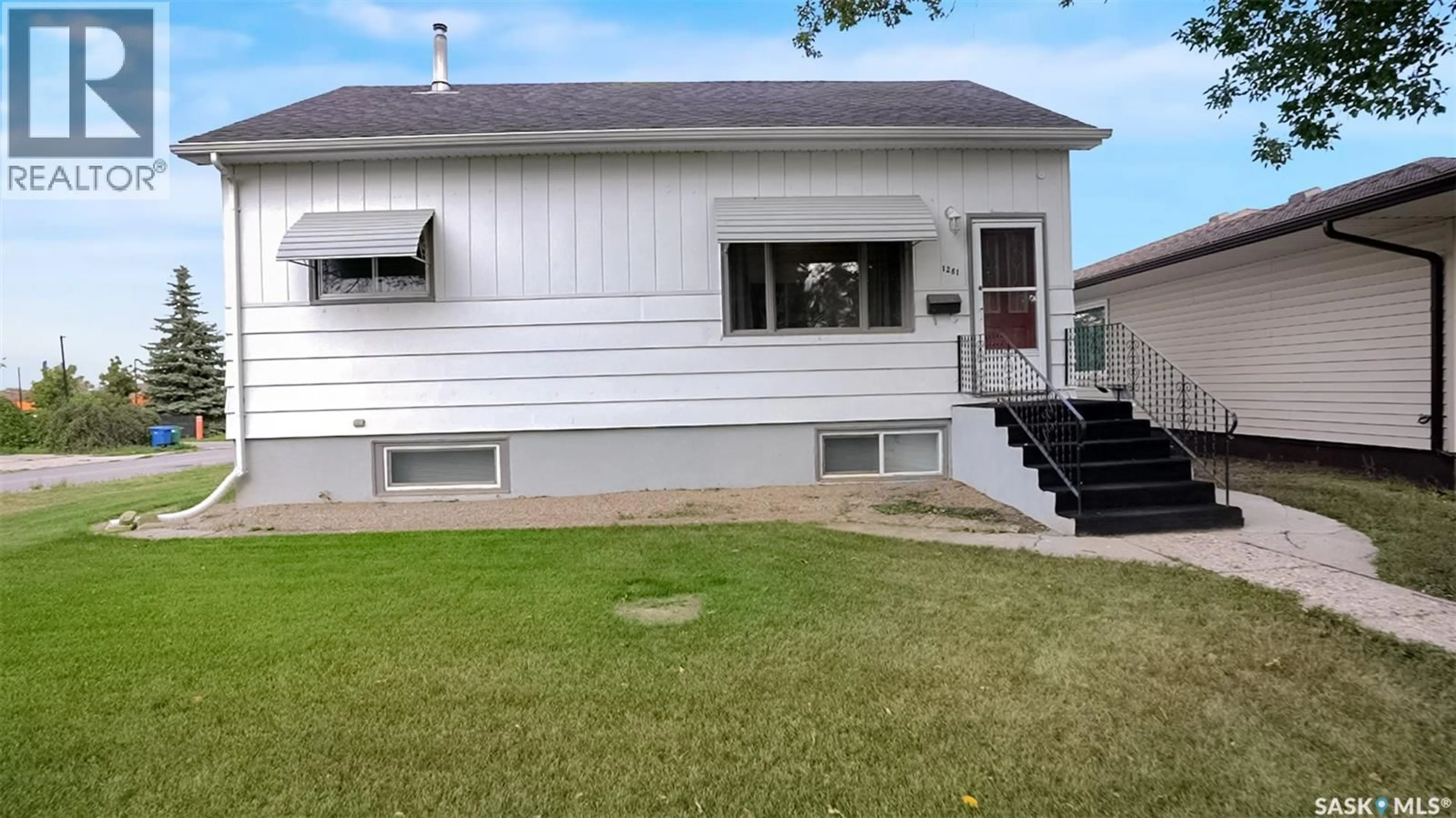 Home with vinyl exterior material, street for 1281 1ST AVENUE, Moose Jaw Saskatchewan S6H3N5
